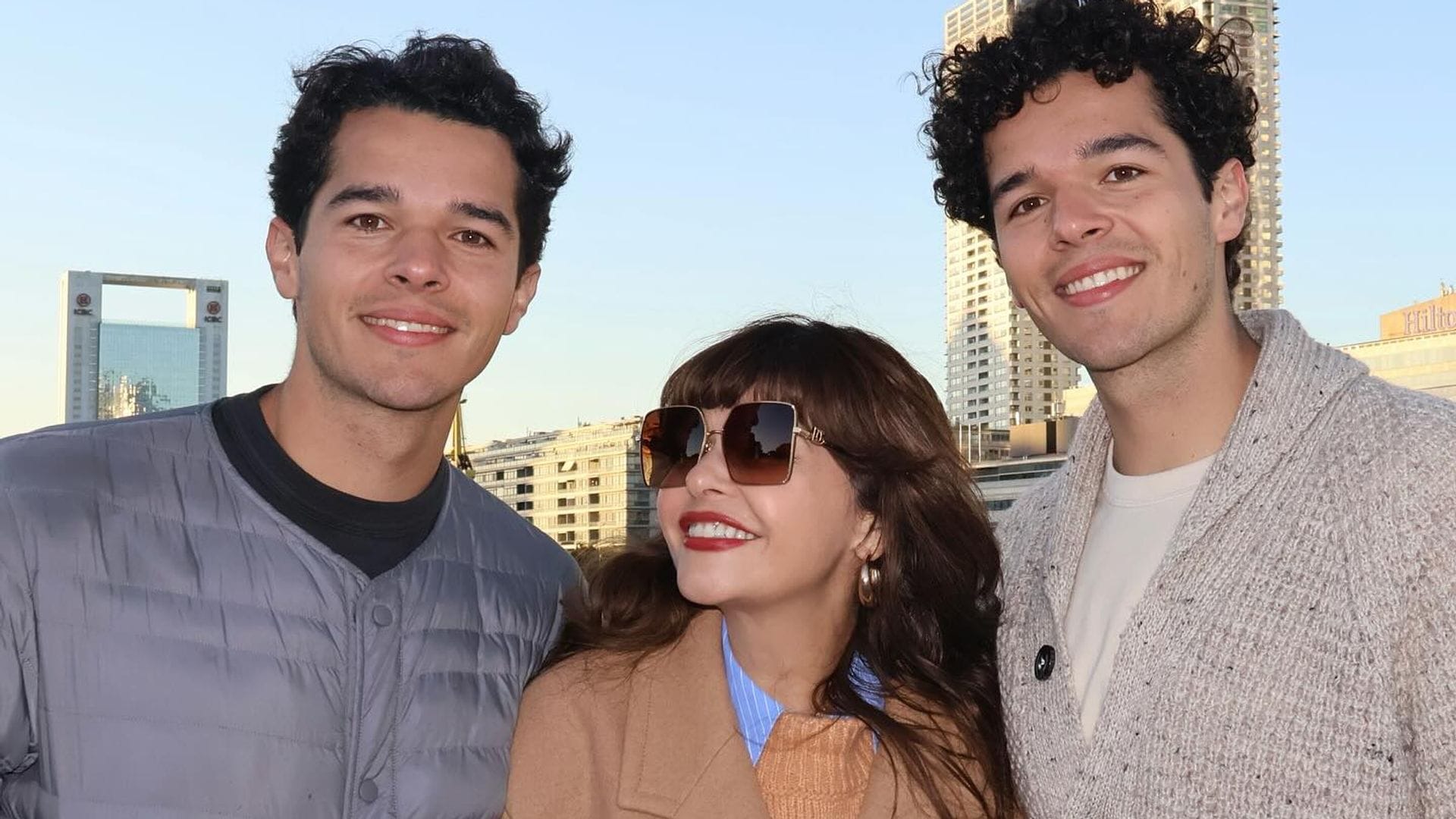Itatí Cantoral con sus hijos, Roberto y Eduardo