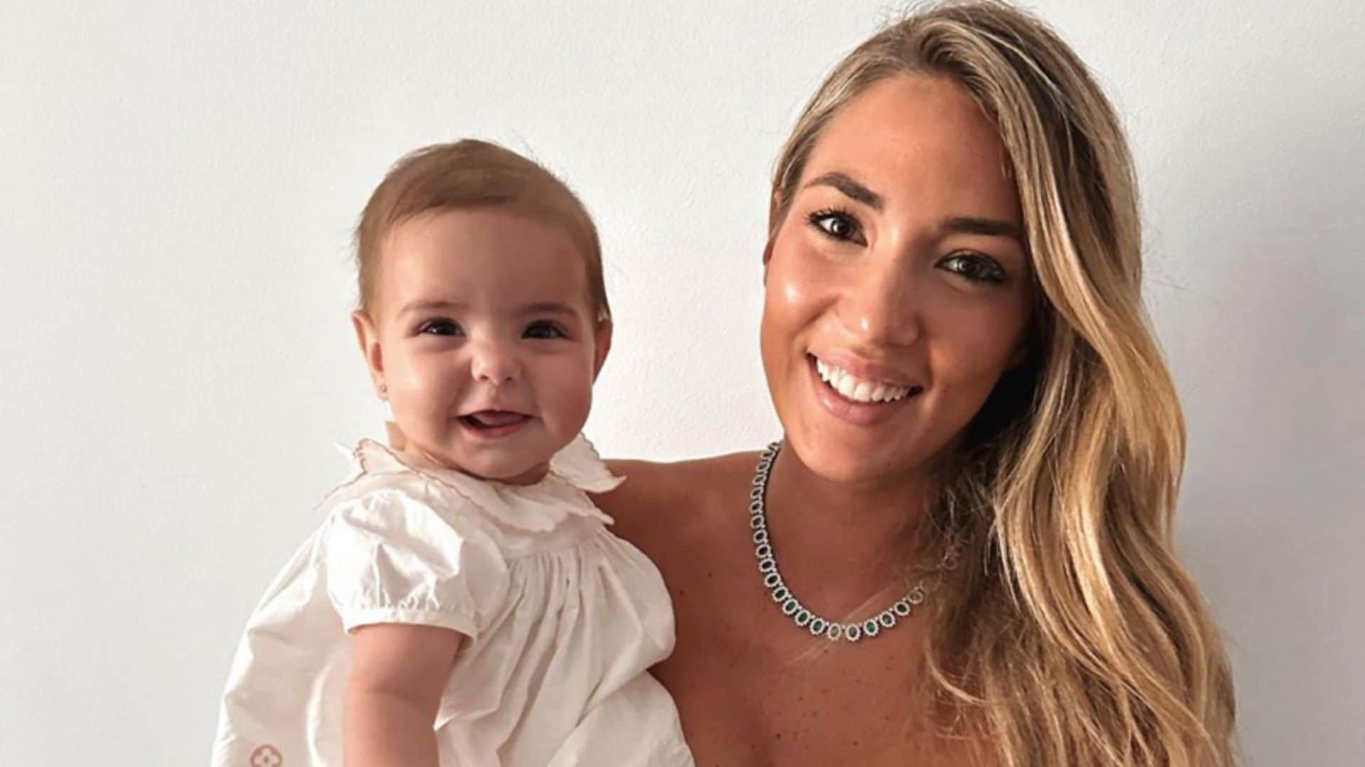 Las imágenes más recientes de Alice Campello con su hija Bella, de 7 meses, que demuestran que son ¡dos gotas de agua!