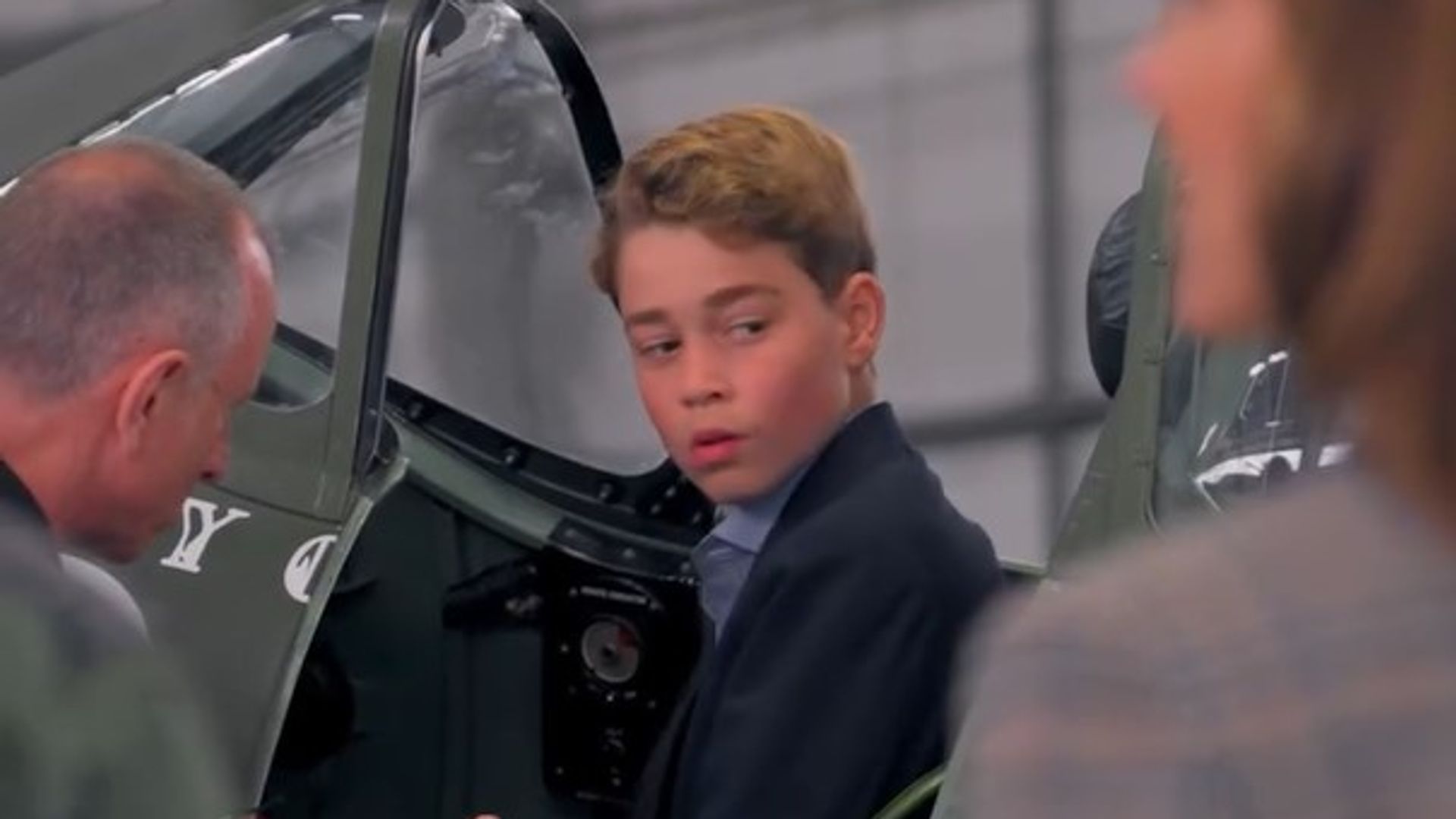 El príncipe George, digno heredero: la viva imagen de su padre Guillermo en el Día de las Fuerzas Armadas