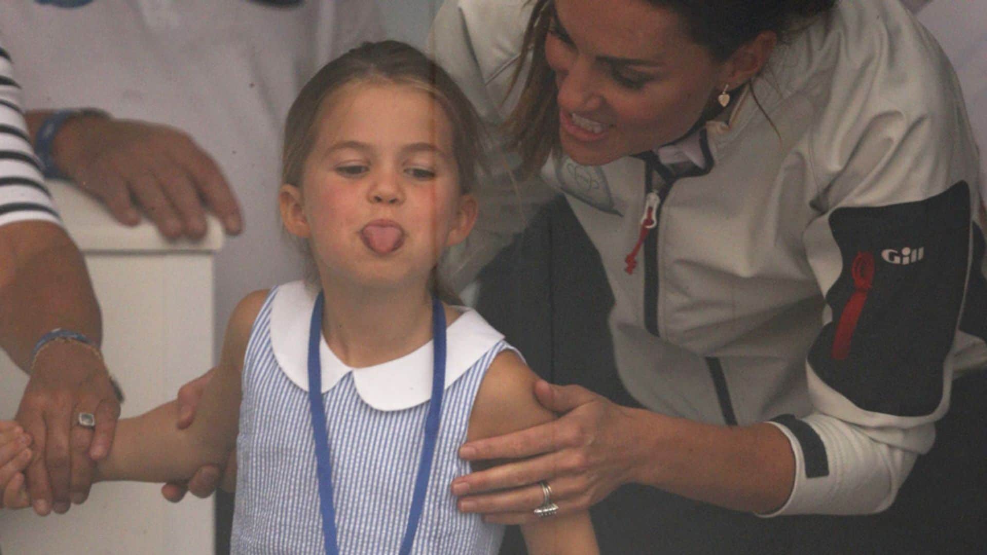 La inigualable reacción de Kate Middleton cuando la princesa Charlotte mostró la lengua