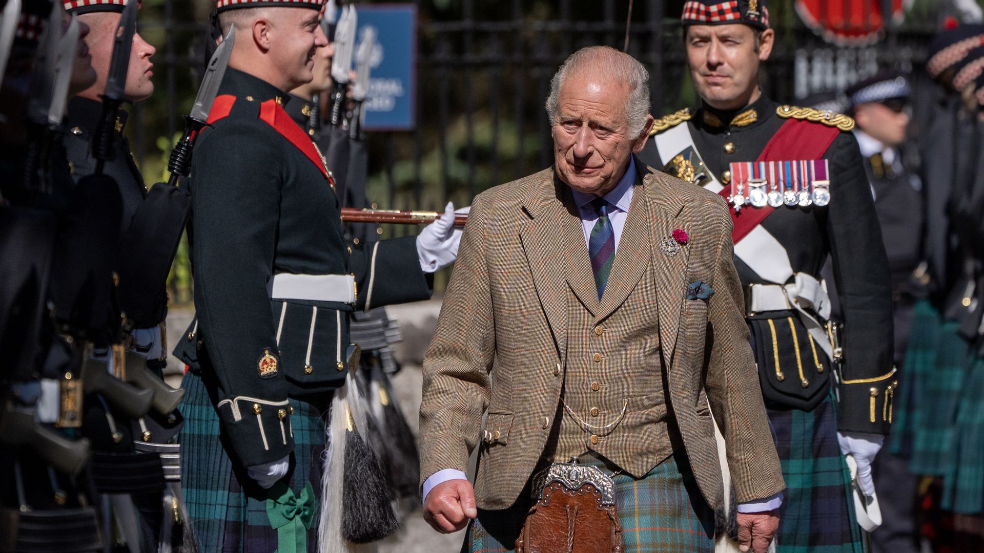 El rey Carlos III llega a Balmoral