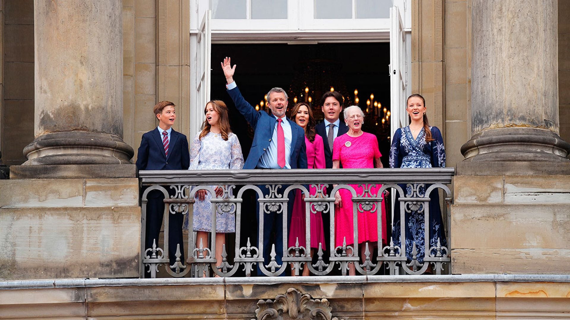 La felicidad de Federico de Dinamarca, junto a su mujer, sus hijos y la reina Margarita, celebrando su primer cumpleaños como Rey