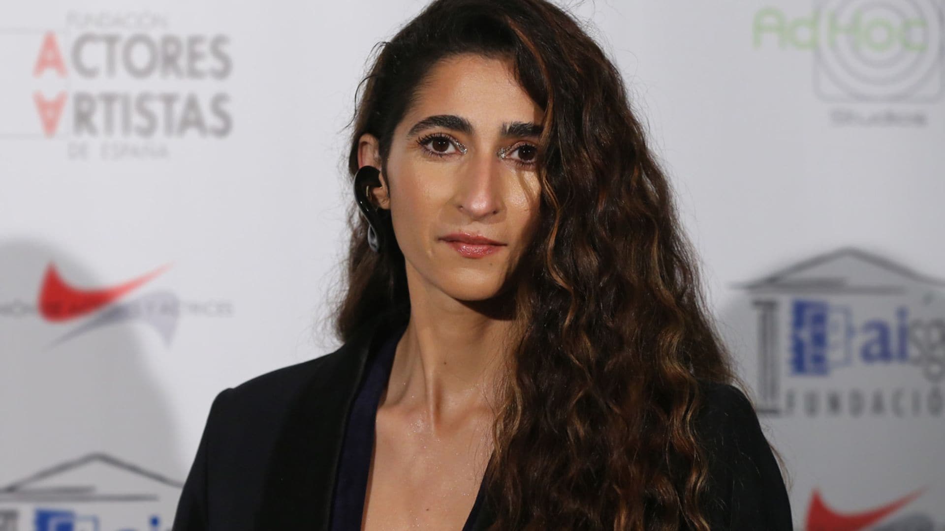 Alba Flores triunfa con el truco de belleza favorito de la reina Letizia