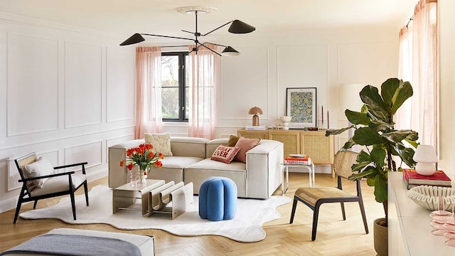 Salón decorado con las tendencias de primavera-verano 2025 de Westwing