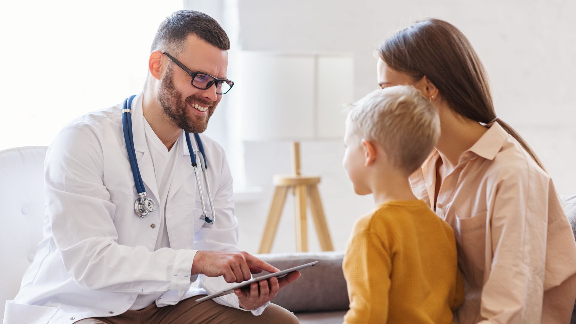 Niño en el pediatra