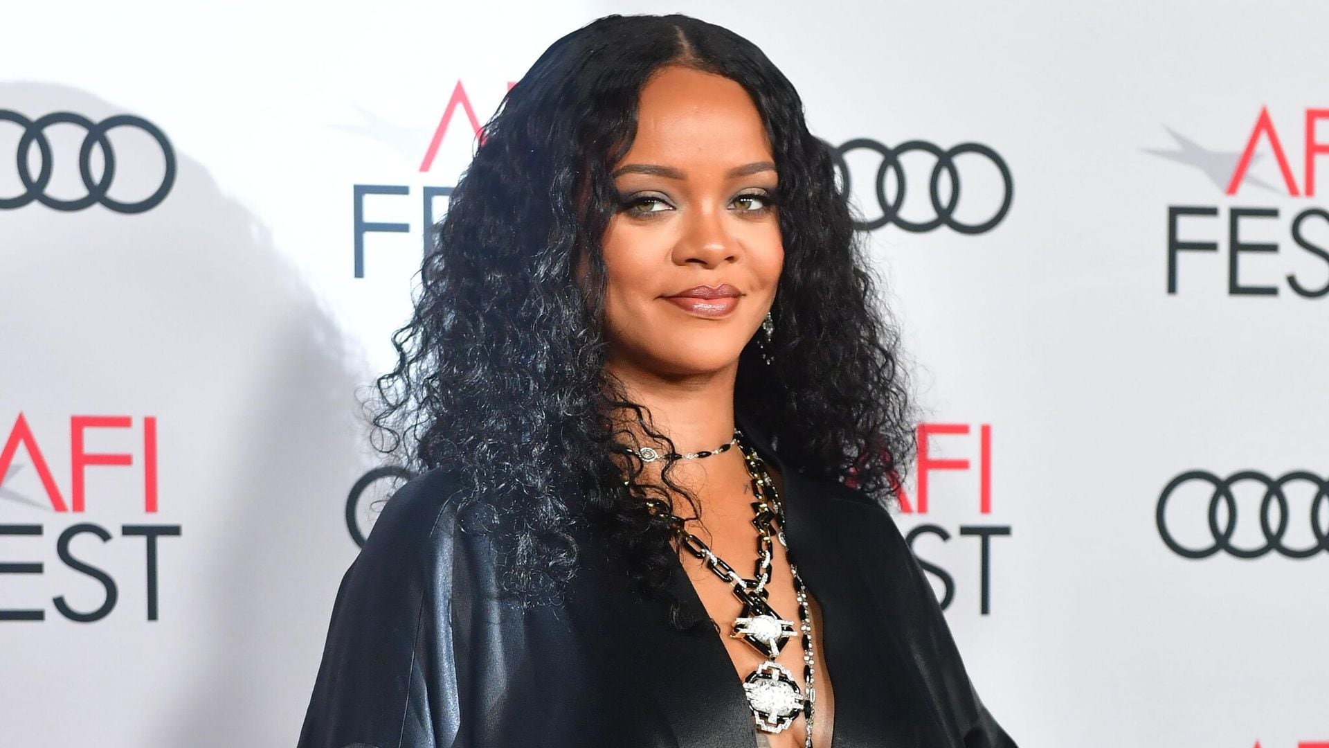 Rihanna entra a la lista de multimillonarios de Forbes, ¿de cuánto es su fortuna?