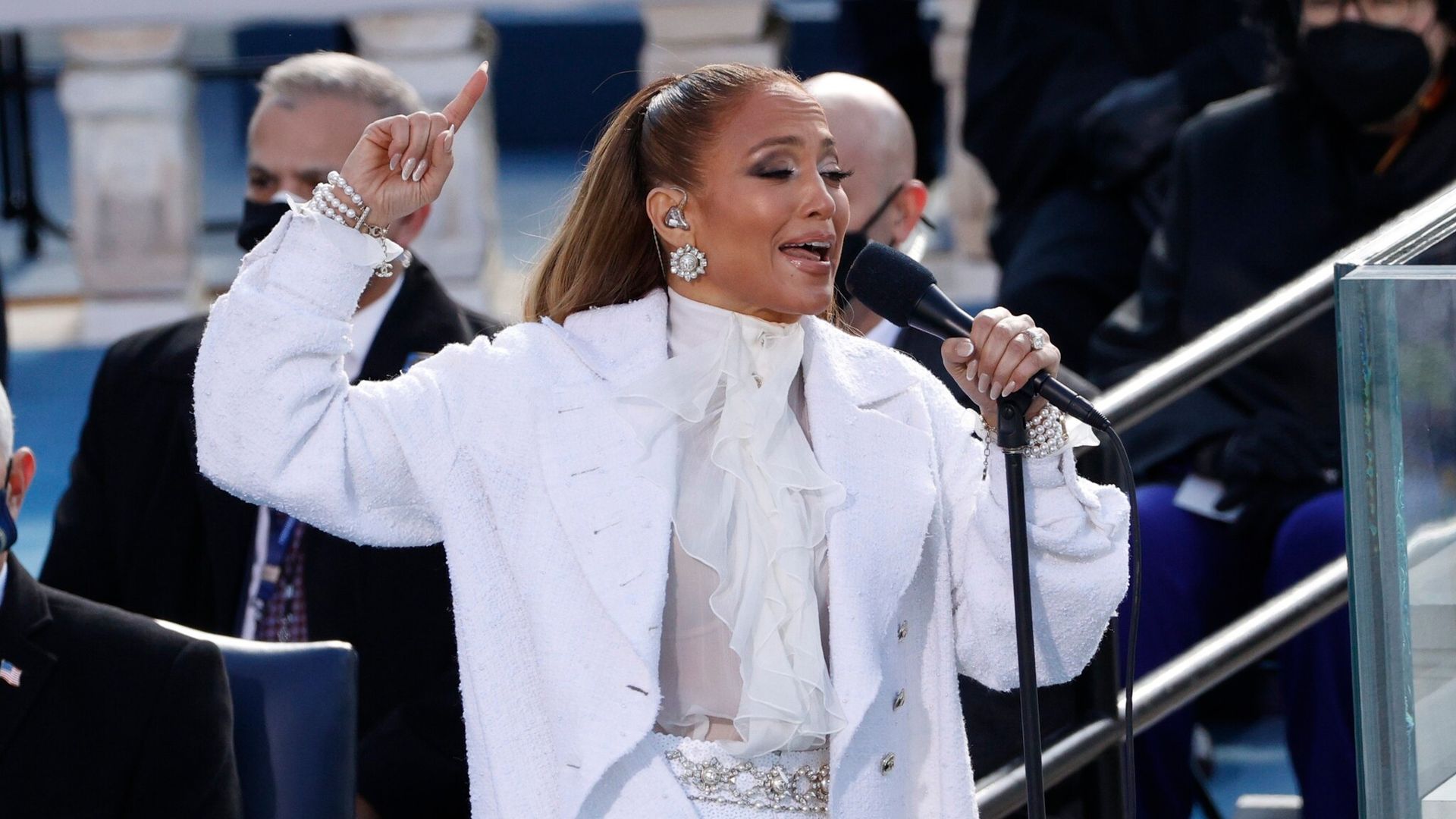 Jennifer Lopez y su espectacular look de Chanel para la investidura presidencial