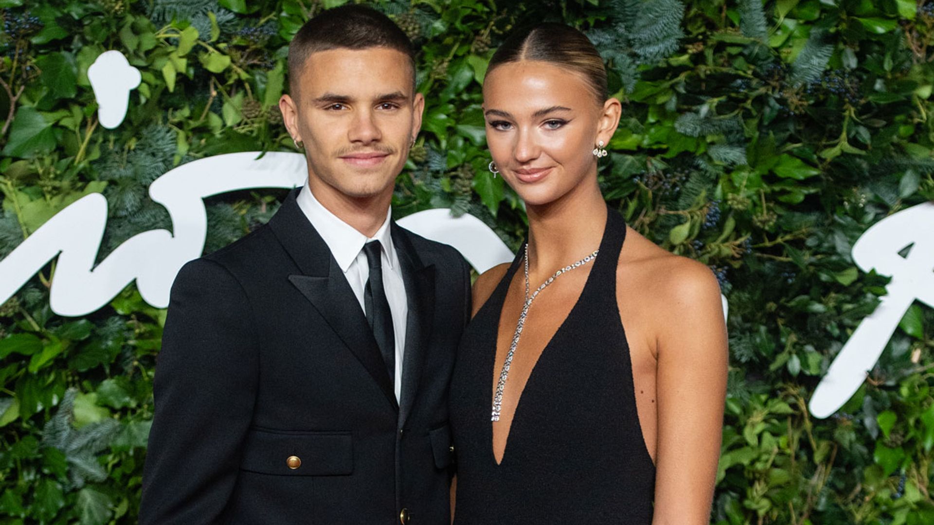 Mia Regan y Romeo Beckham celebran su tercer aniversario con sus fotos más románticas ¡y una sorpresa!