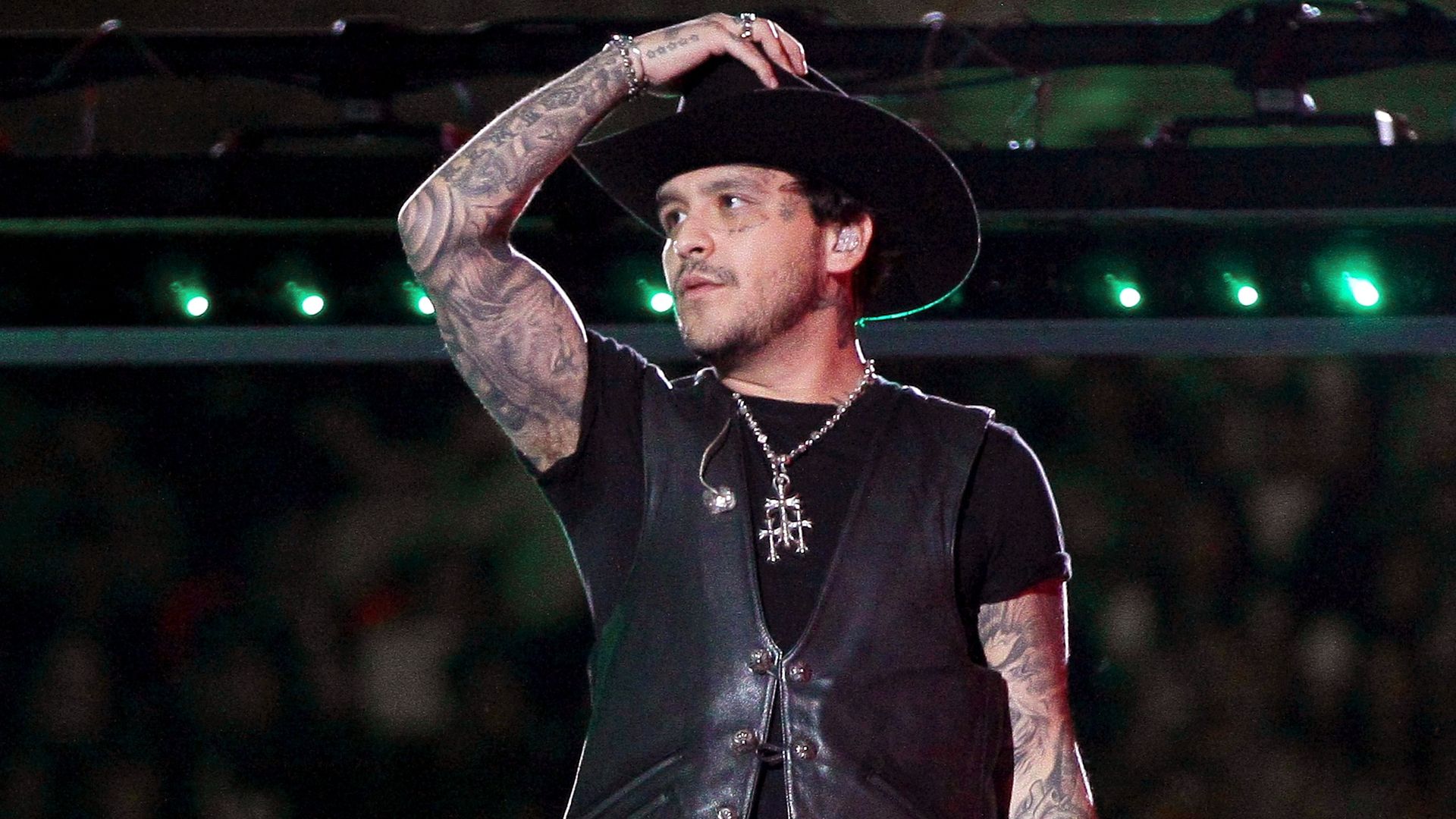 Christian Nodal y el momento en el que le recordaron a Belinda en un ...