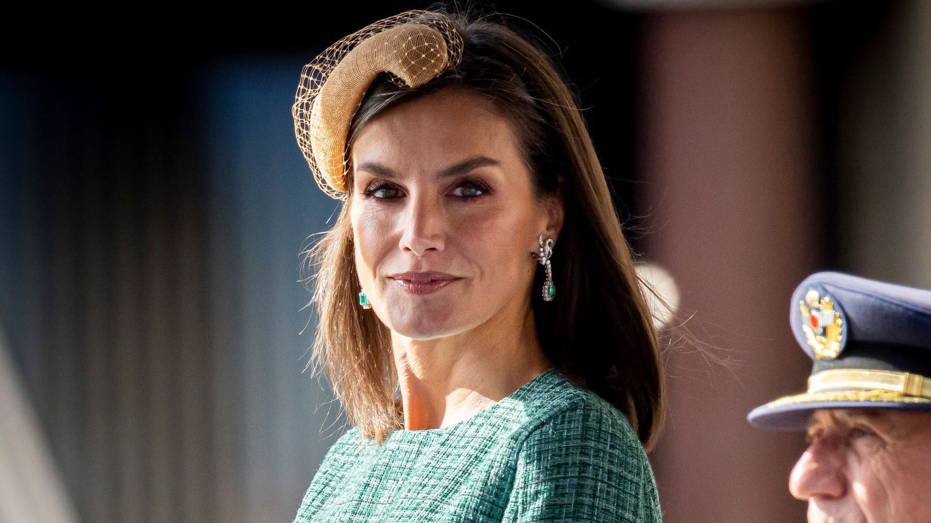 La reina Letizia conquistó Holanda hace un año con pendientes de doña Sofía y el tocado de invitada más original