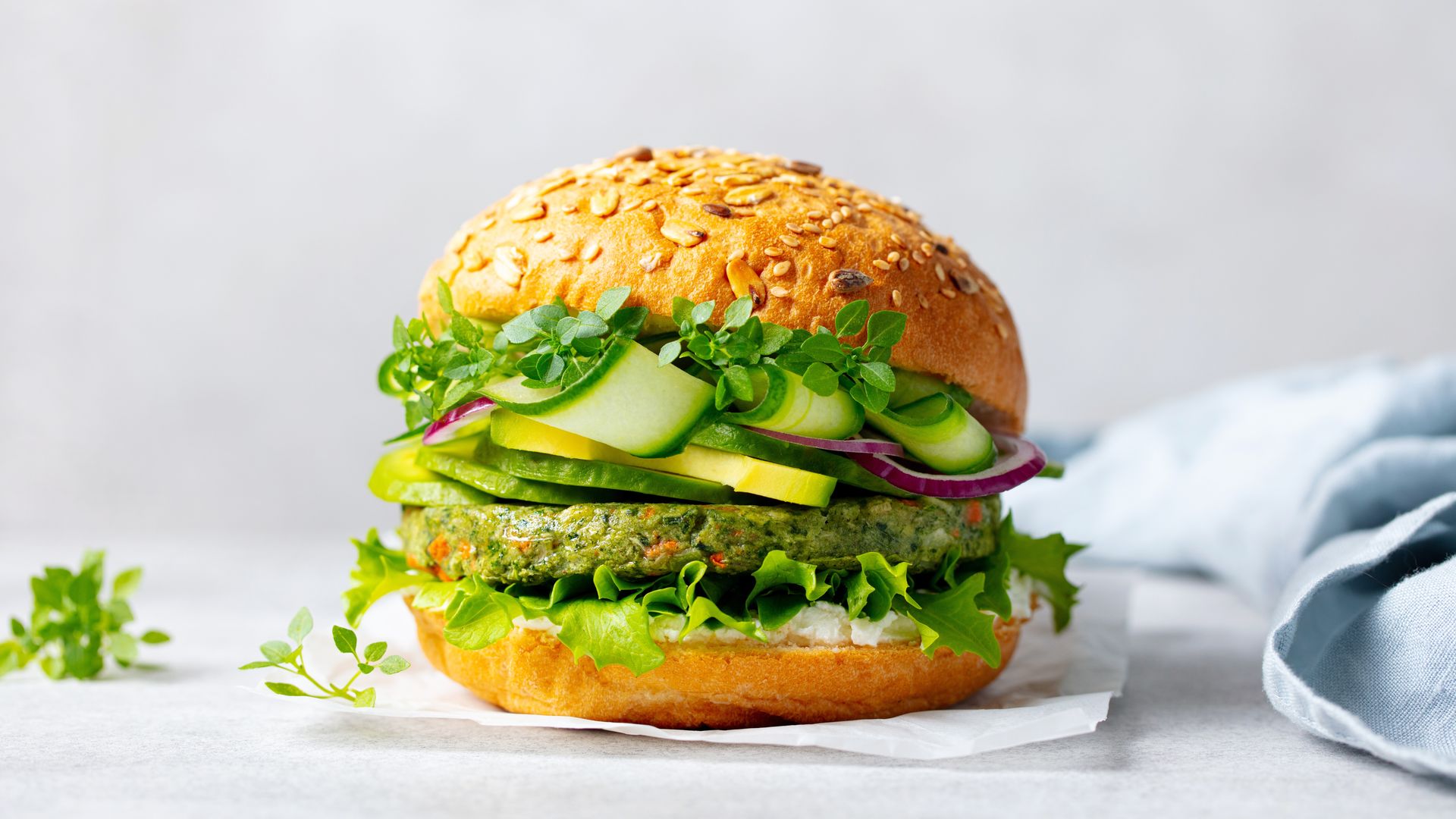 Cómo hacer hamburguesas vegetales caseras y comer de forma saludable sin renunciar al sabor