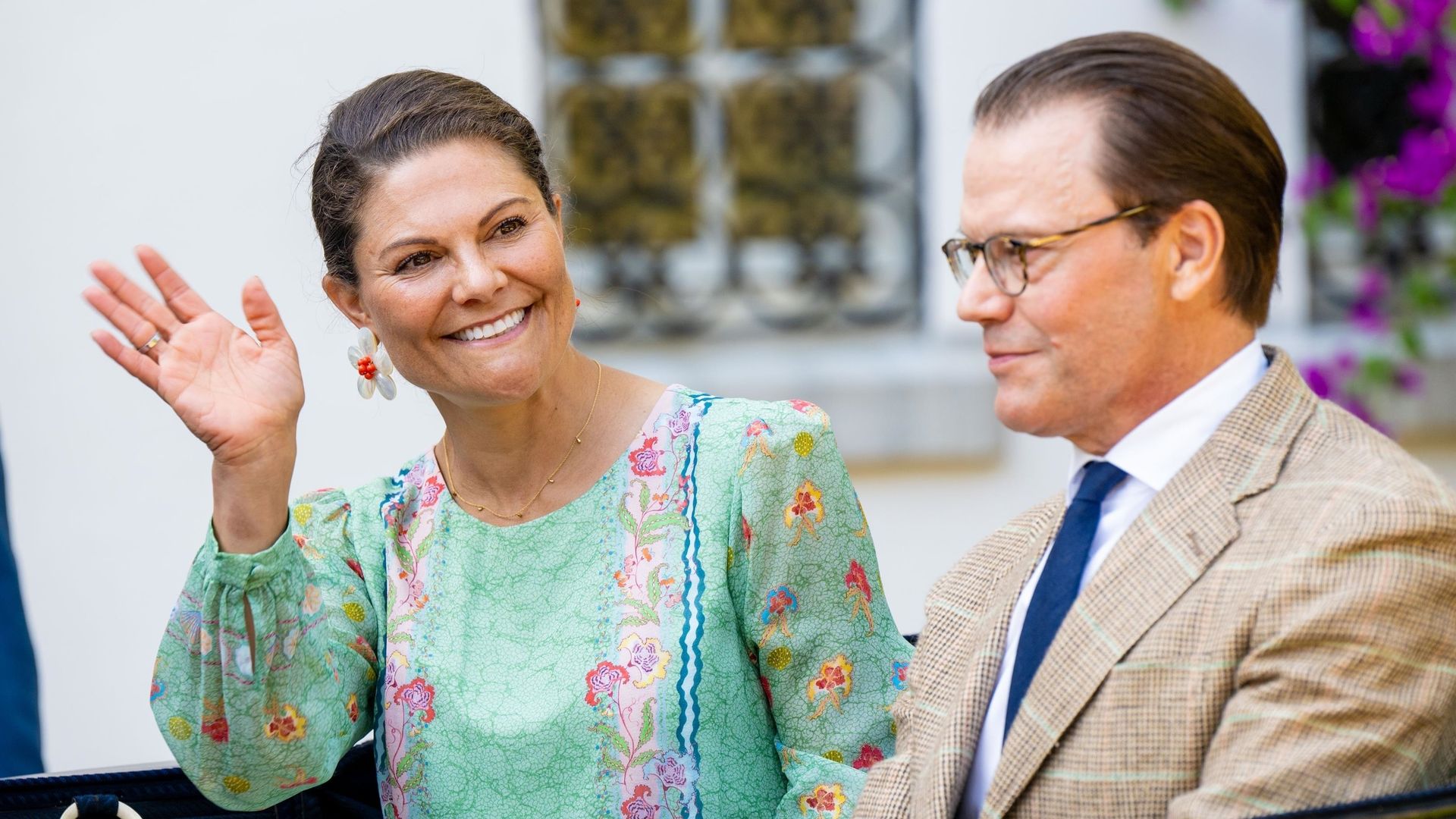 Los vestidos de flores y otros estampados que las royals han elegido este verano