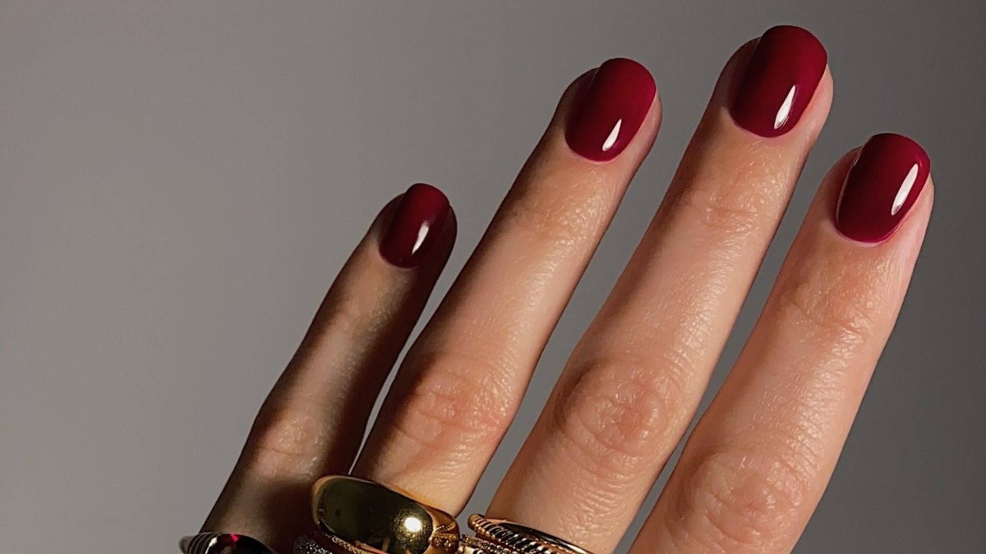 Las 16 manicuras más elegantes para triunfar en la Feria de Abril: de lunares a rojos intensos