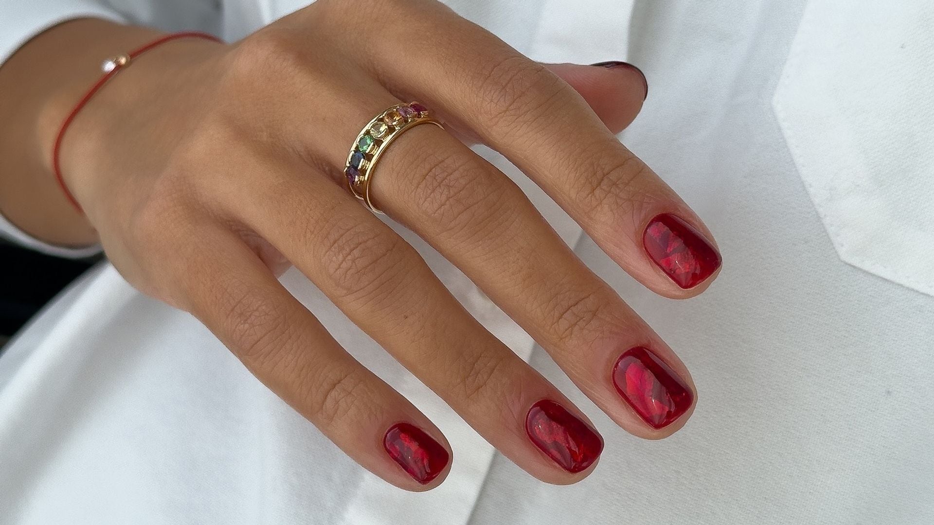 Uñas rojas elegantes: 12 diseños para cualquier ocasión