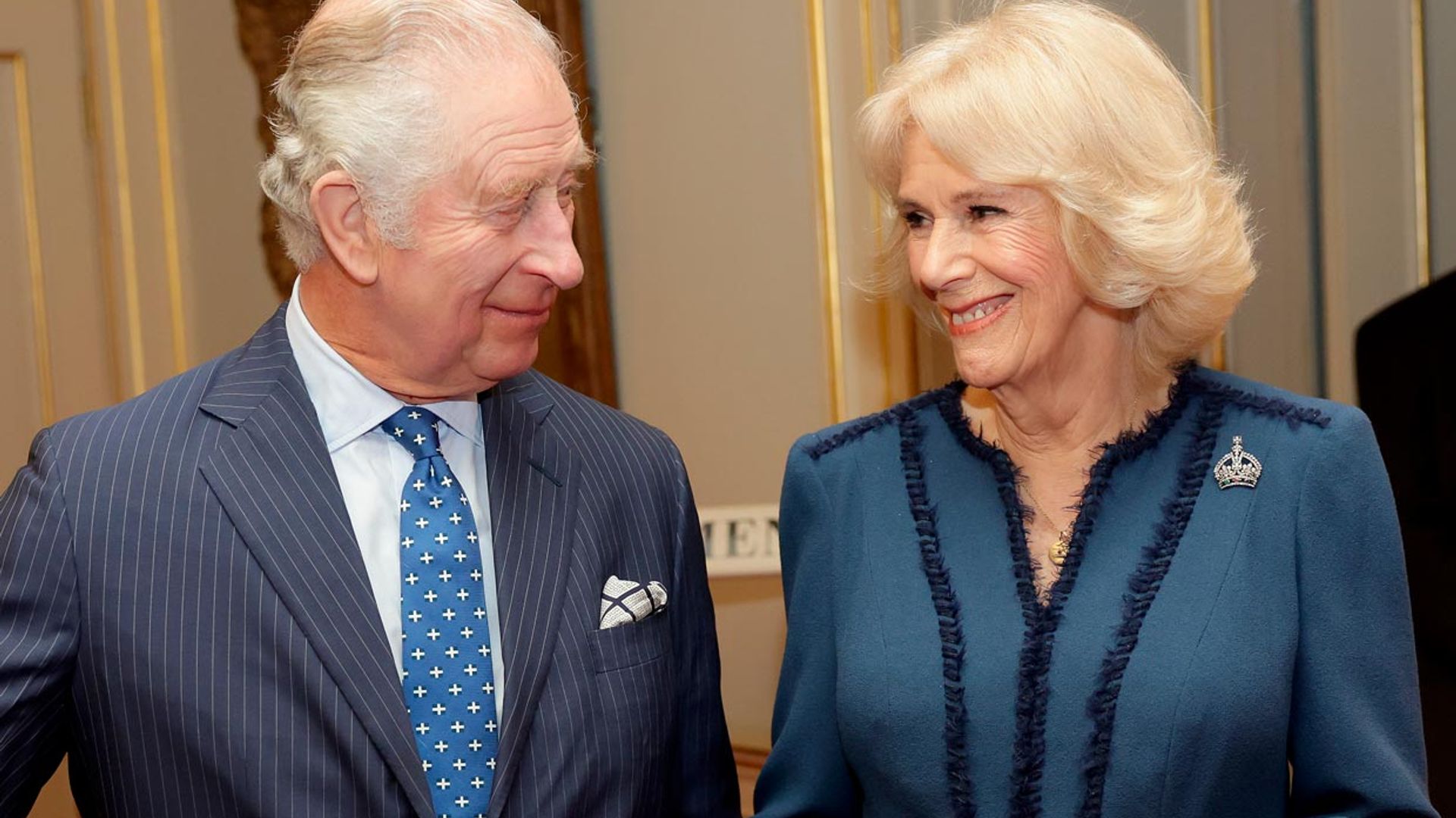 Los detalles del romántico momento que los reyes Carlos y Camilla han elegido como imagen de su coronación