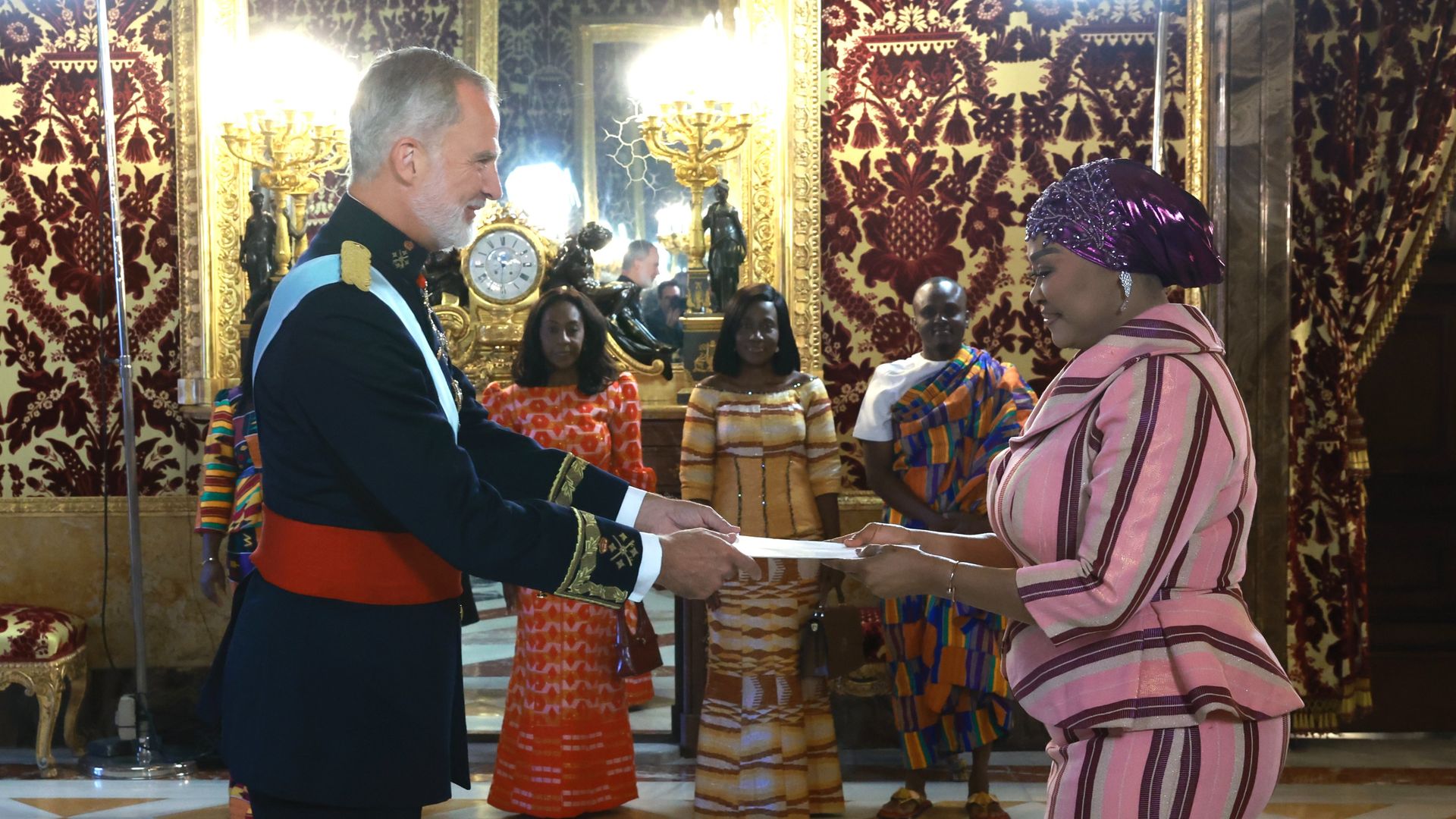 Kalsoume Sinare Baffoe presenta sus credenciales a Felipe VI tras una carrera como actriz y modelo