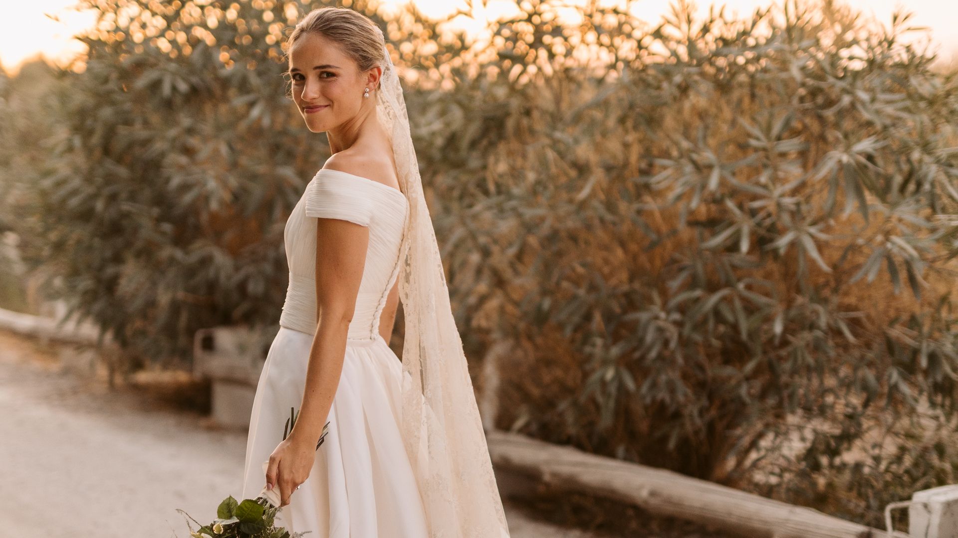 Belén se casó en Jerez de la Frontera con un vestido de novia clásico y una mantilla del siglo XIX: esta es su historia