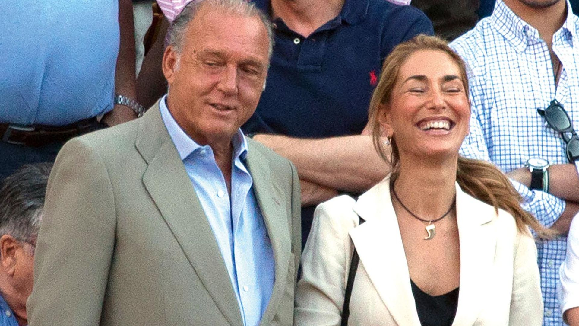 La doble felicidad de Pepe Barroso: primeras imágenes junto a su nueva pareja tras convertirse en abuelo