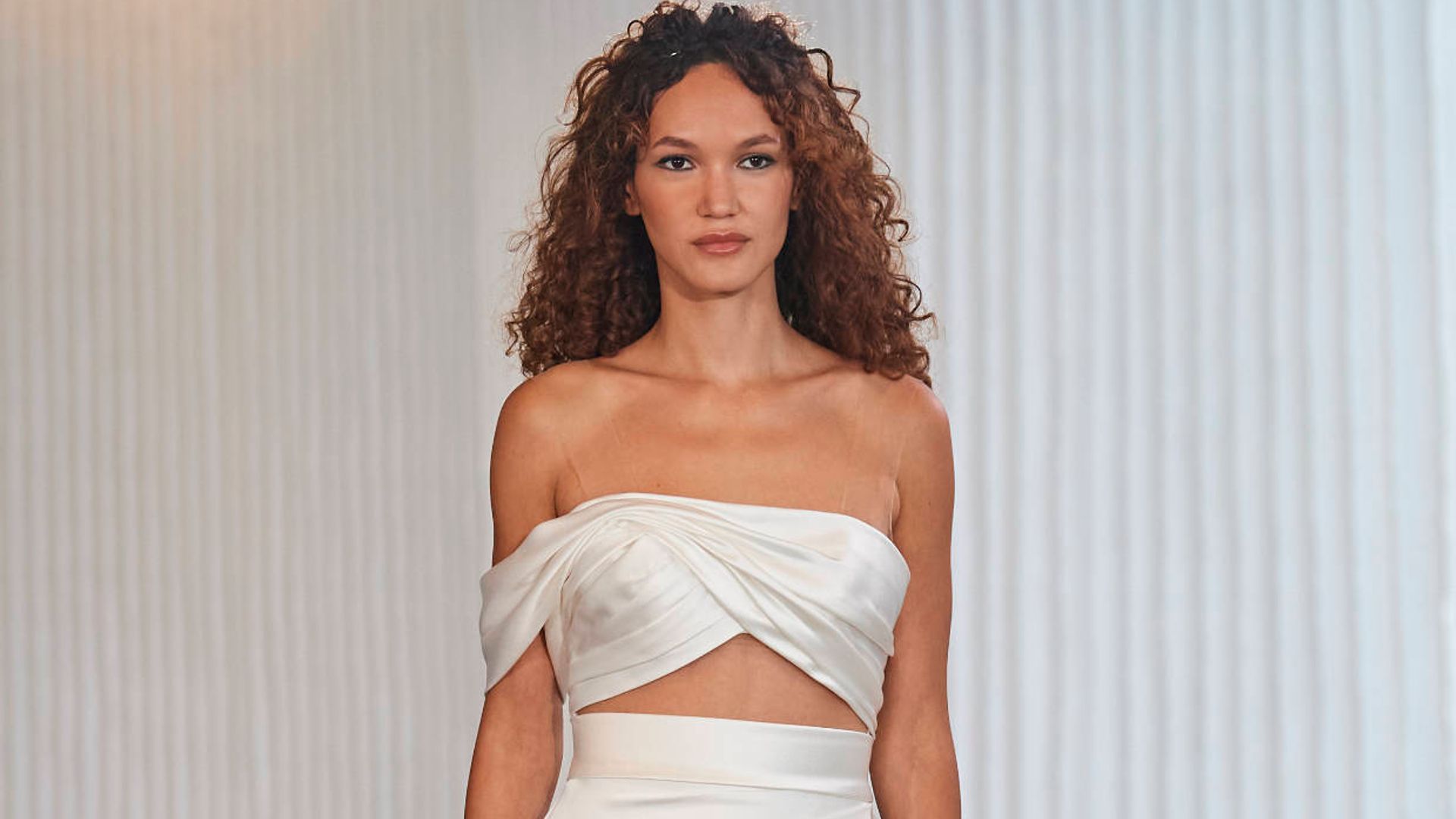 Estructuras de corsetería para crear vestidos de novia llenos de volumen, la revolución de Ines Di Santo