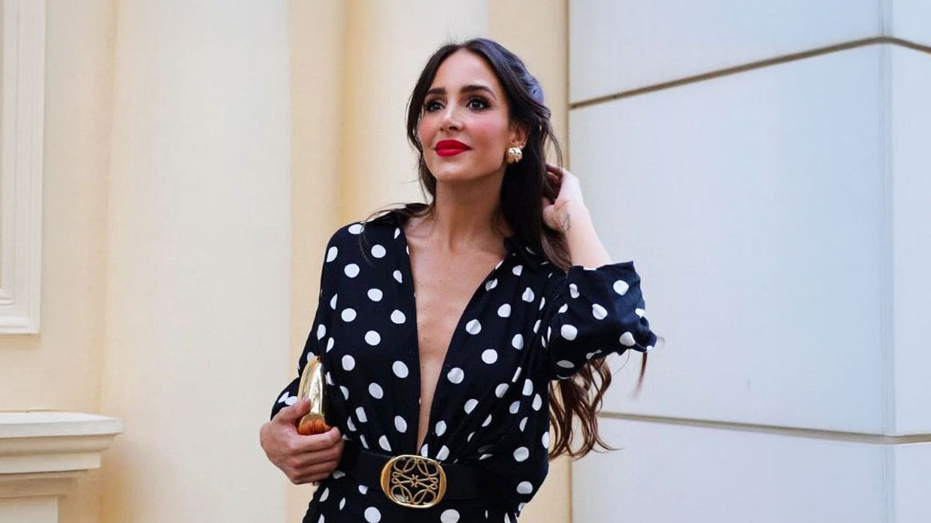 Rocío Osorno se prueba la colección de lunares de Zara