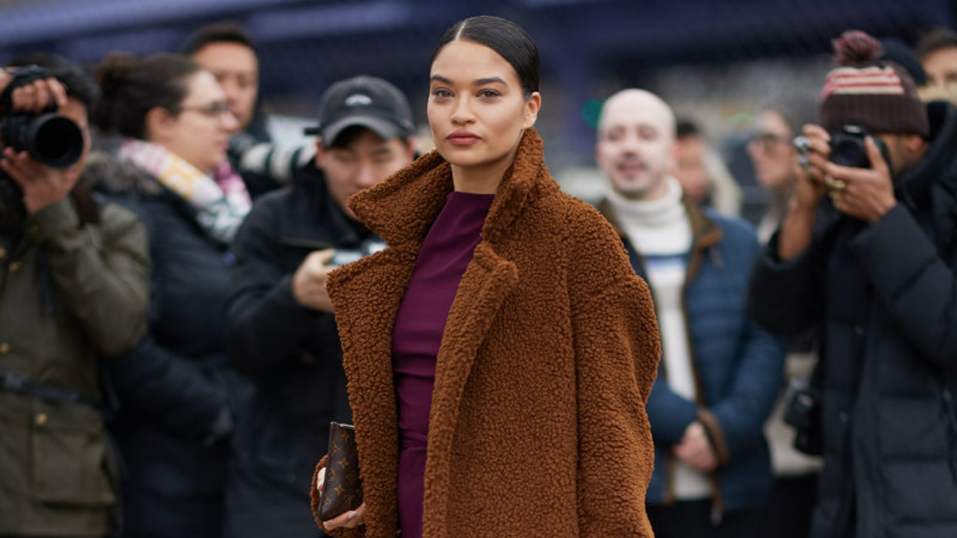 El invierno del vestido monocolor: los diseños favoritos de las expertas