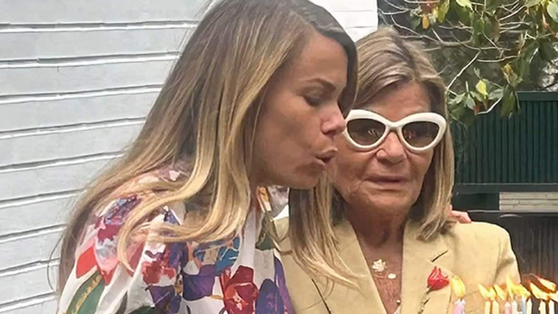 Carla Goyanes celebra su cumpleaños más difícil con un bonito regalo de su amiga, Sassa de Osma