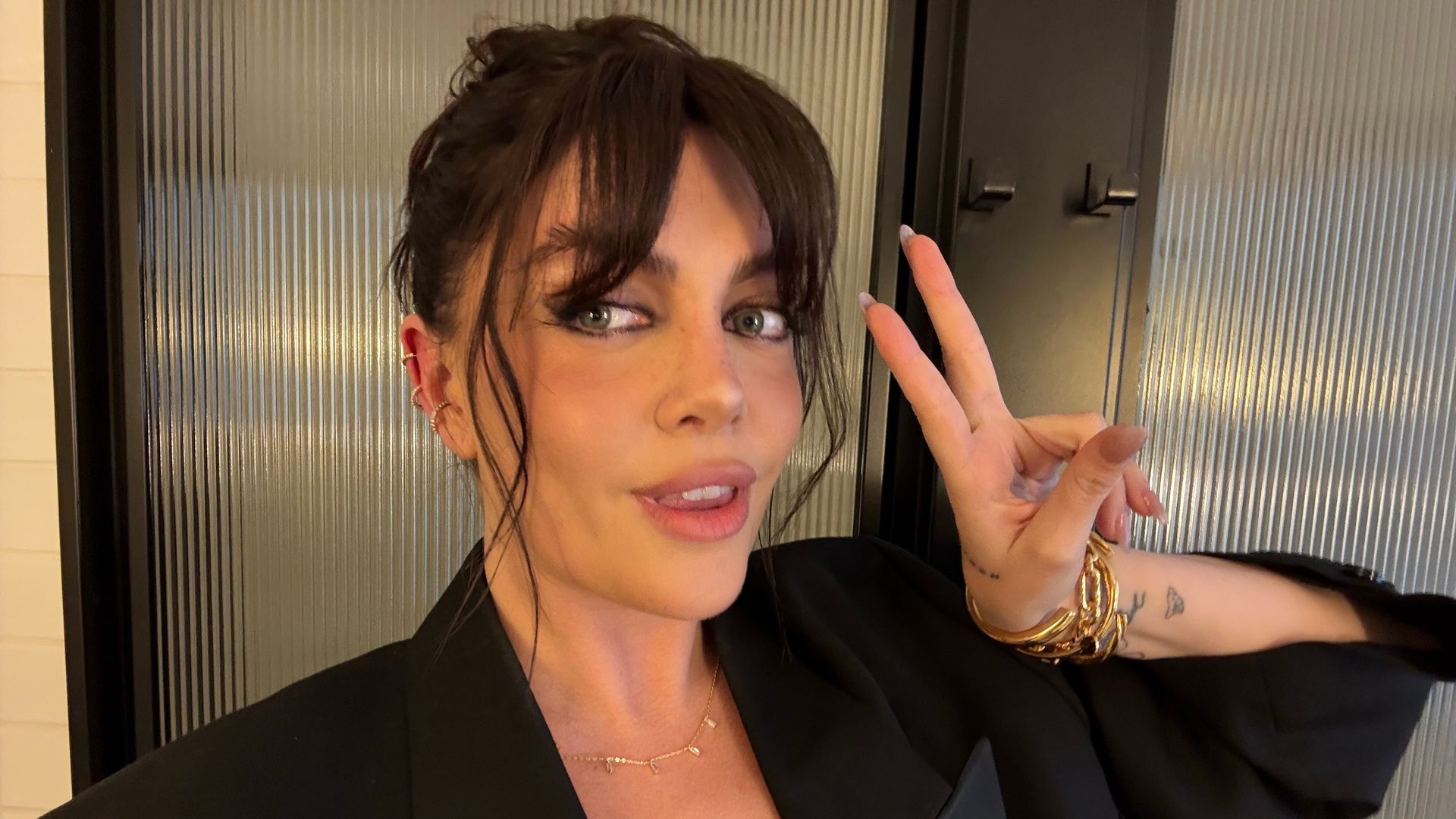 ¿Encontrar pareja o definir tu estilo personal? Hablamos con Gigi Vives sobre el reto más difícil en tiempos de Bumble y TikTok