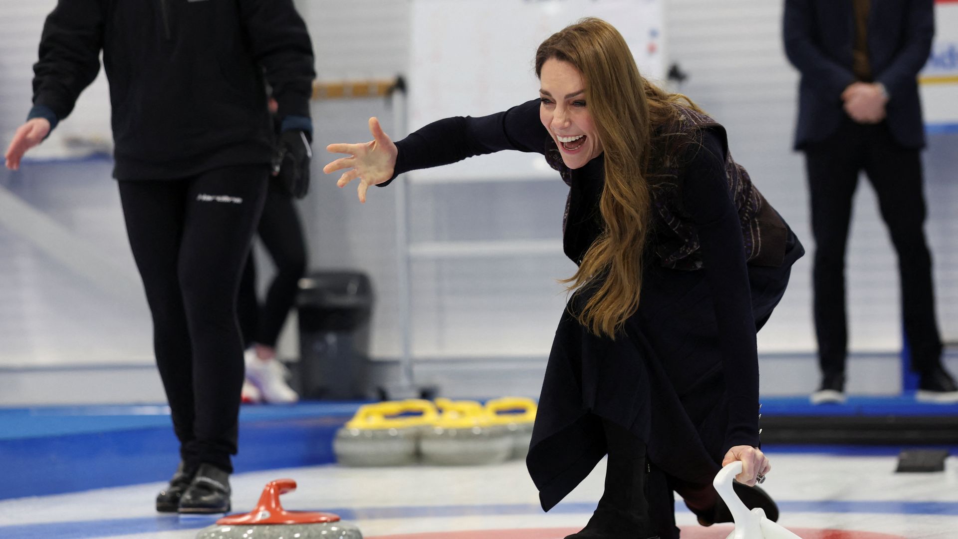 El divertido vídeo de Kate Middleton aprendiendo a jugar al curling