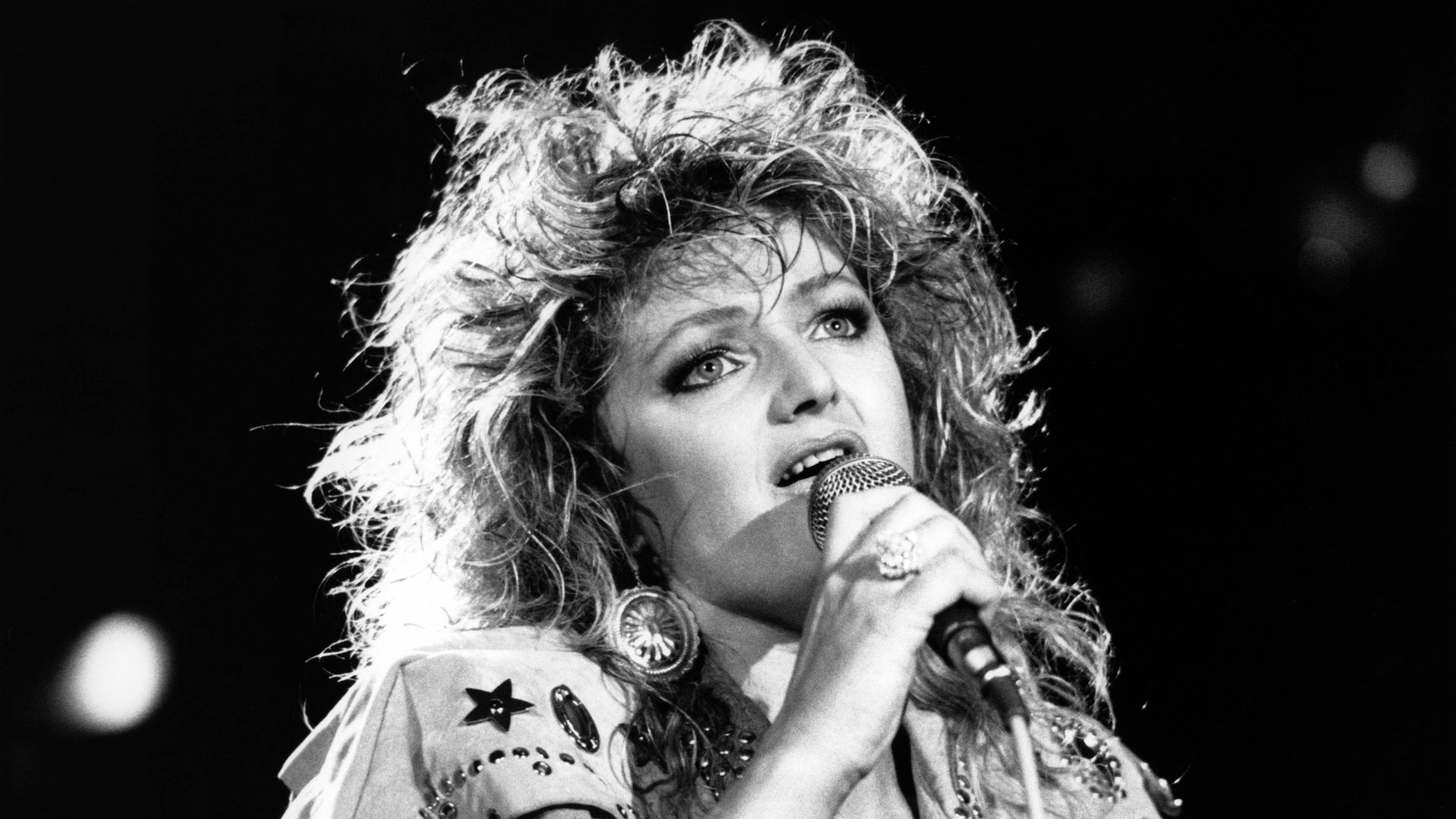 En este último año, Bonnie Tyler enfrentó severos problemas de salud, que la llevaron a permanecer internada.