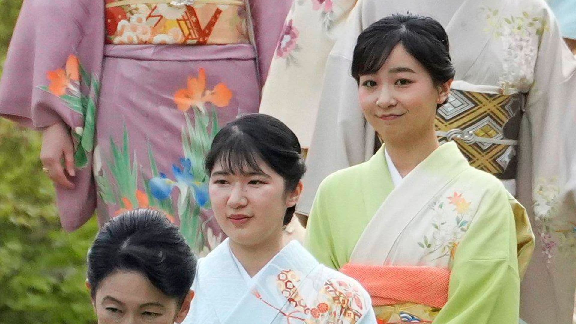 Aiko y Kako de Japón en un acto de la familia imperial en abril de 2025