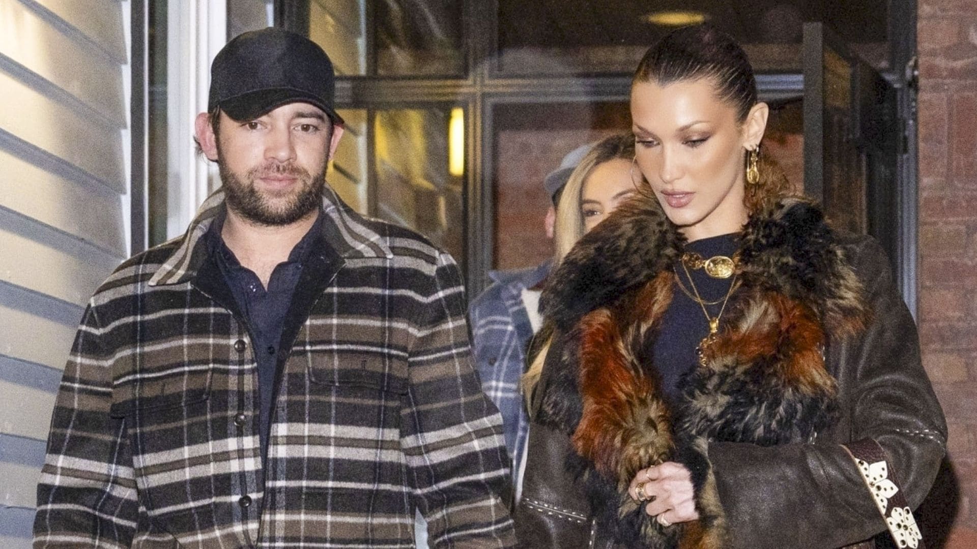Adan Banuelos y Bella Hadid han tenido un noviazgo con altas y bajas.