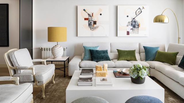 Salón moderno con notas elegantes