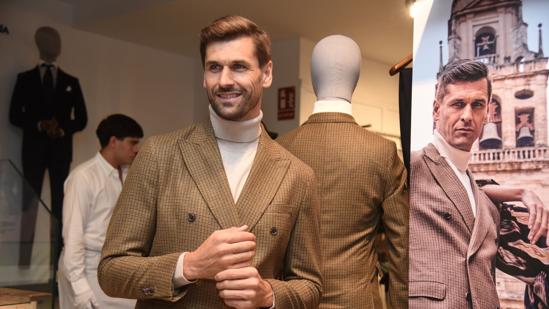 La nueva vida de Fernando Llorente, el atractivo exfutbolista de la selección española, que triunfa como modelo