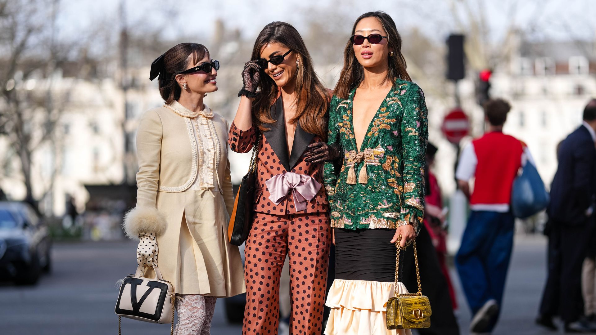 De las bailarinas de moda al moldeador de pelo inteligente: nuestra selección de compras de mayo