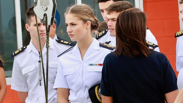La princesa Leonor en Gijón con sus compañeros de Elcano
