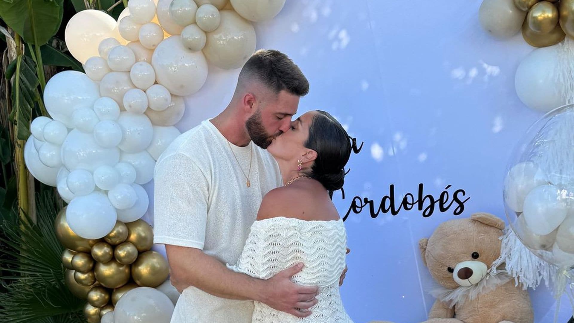 Anabel Pantoja organiza una gran fiesta con Irene Rosales y Belén Esteban para desvelar que el bebé que espera es...