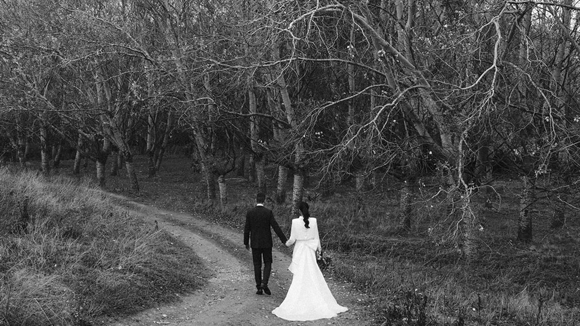 Un vestido con lazada y cuerpo de mohair para la boda de Sara en Navarra
