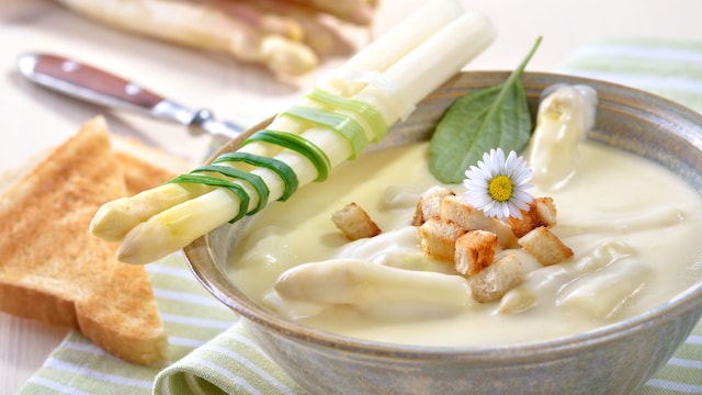 ‘Spargelsuppe’, sopa de espárragos alemana