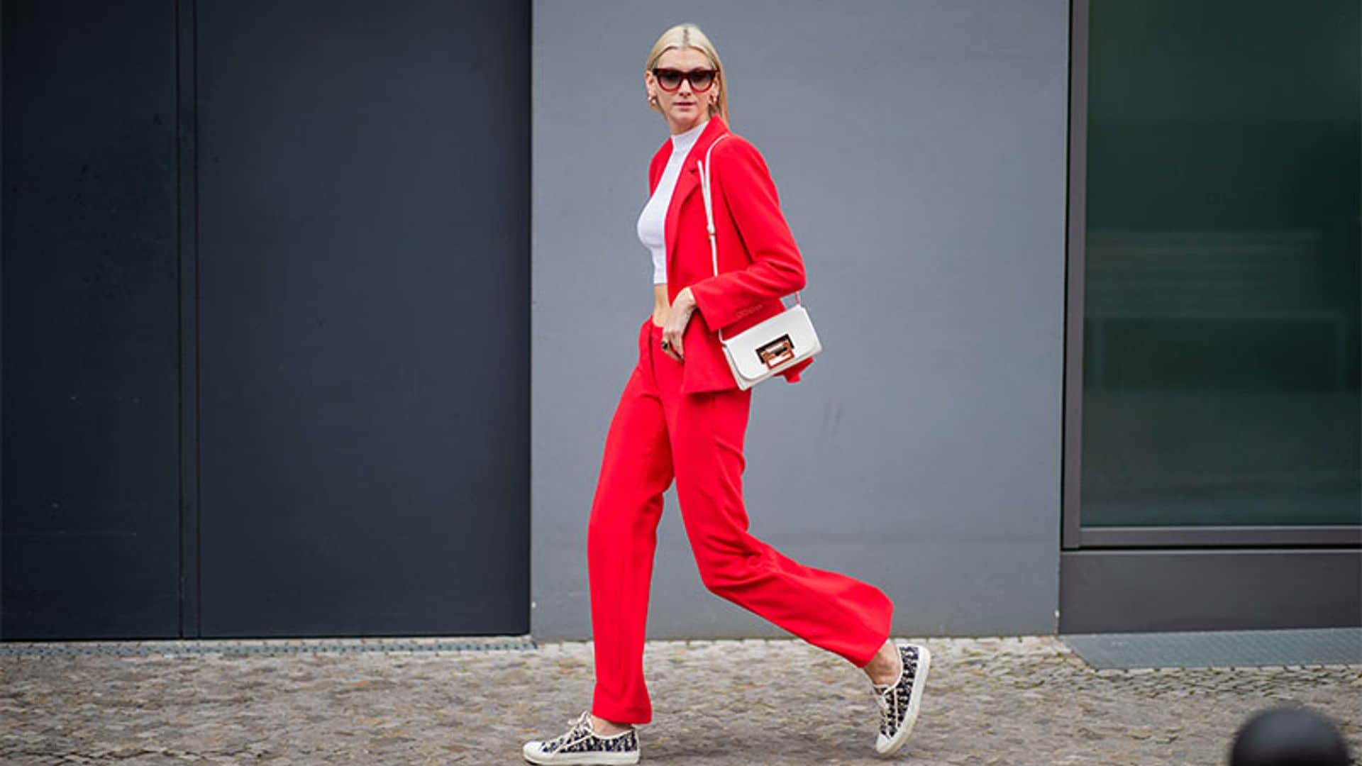 Deja de buscar: las zapatillas que necesitan tus looks de trabajo ya están en tu armario