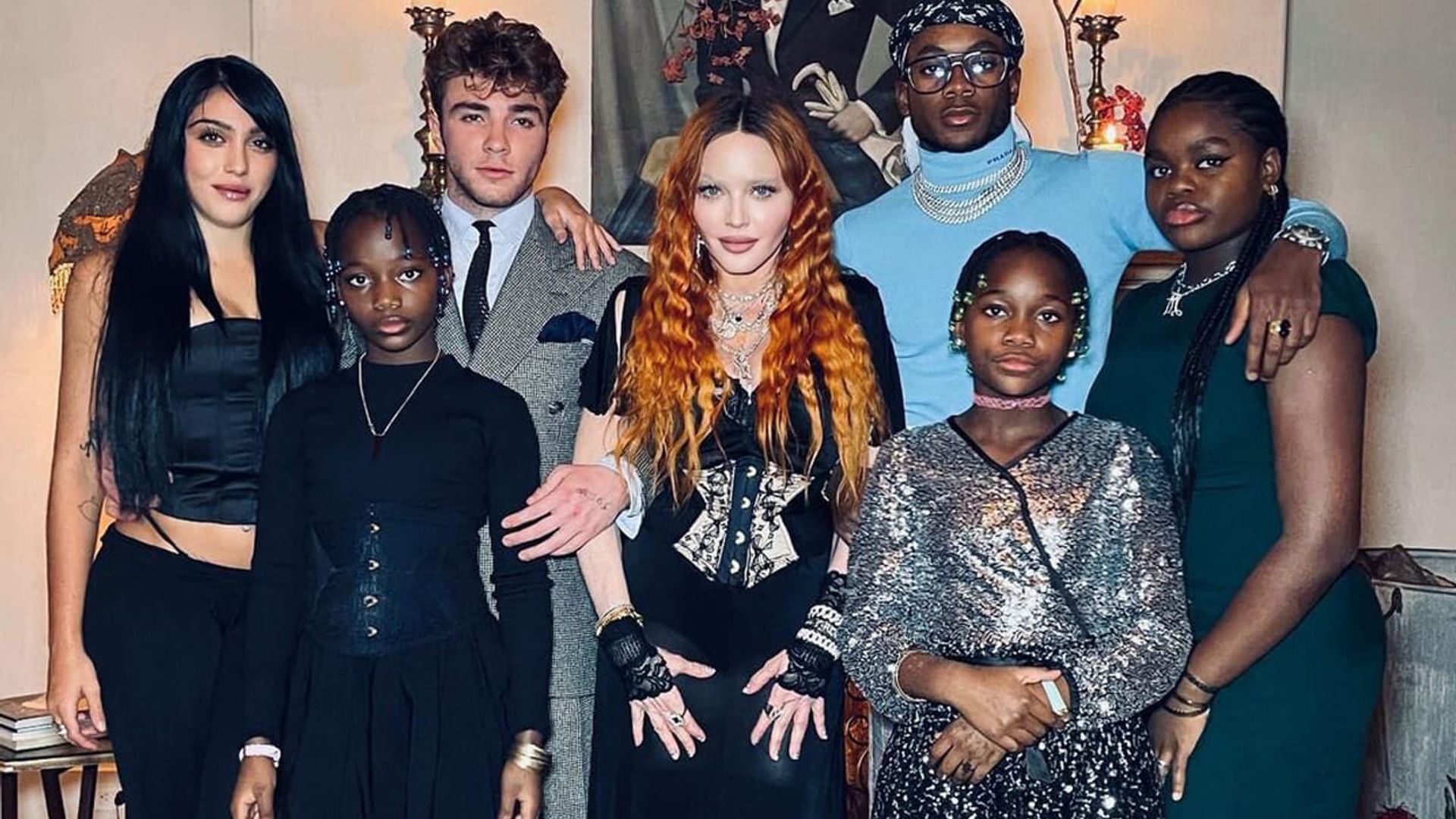 Madonna presume orgullosa de sus seis hijos en el Día de Acción de Gracias