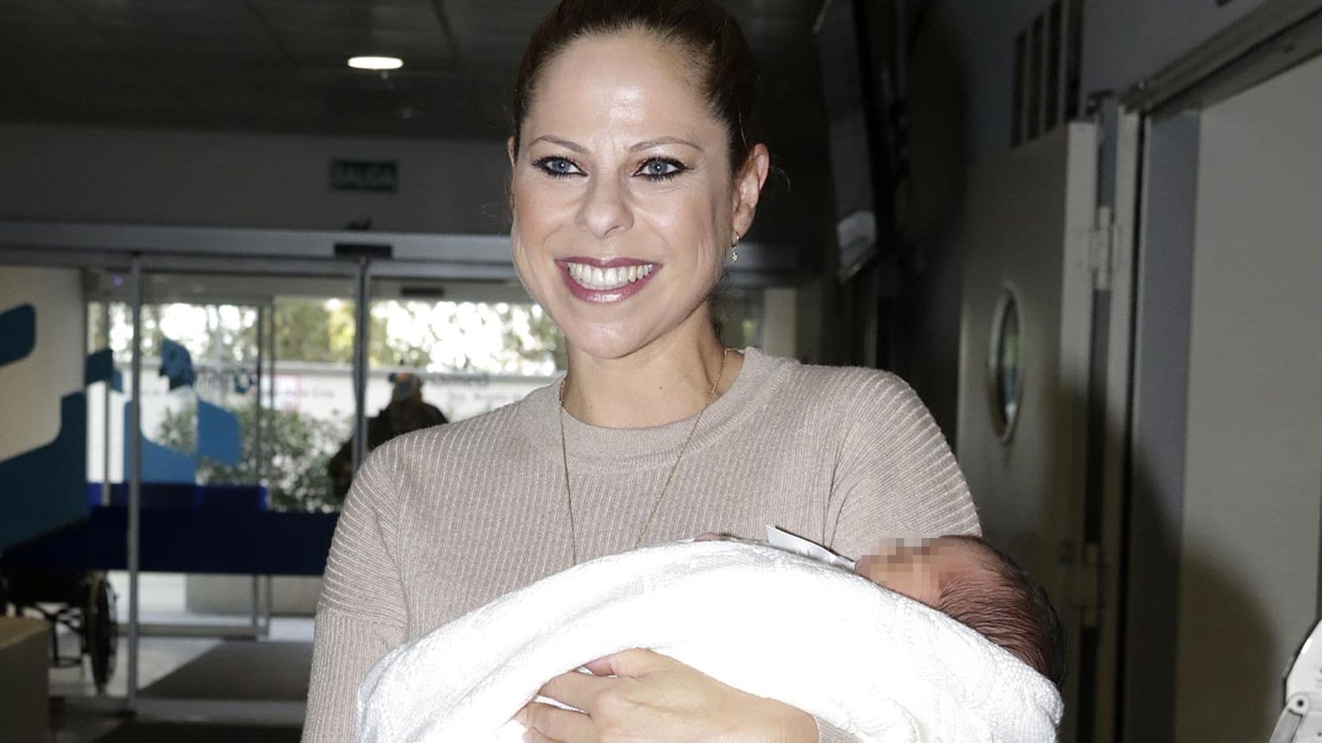 Pastora Soler se va a casa con su segunda hija, Vega