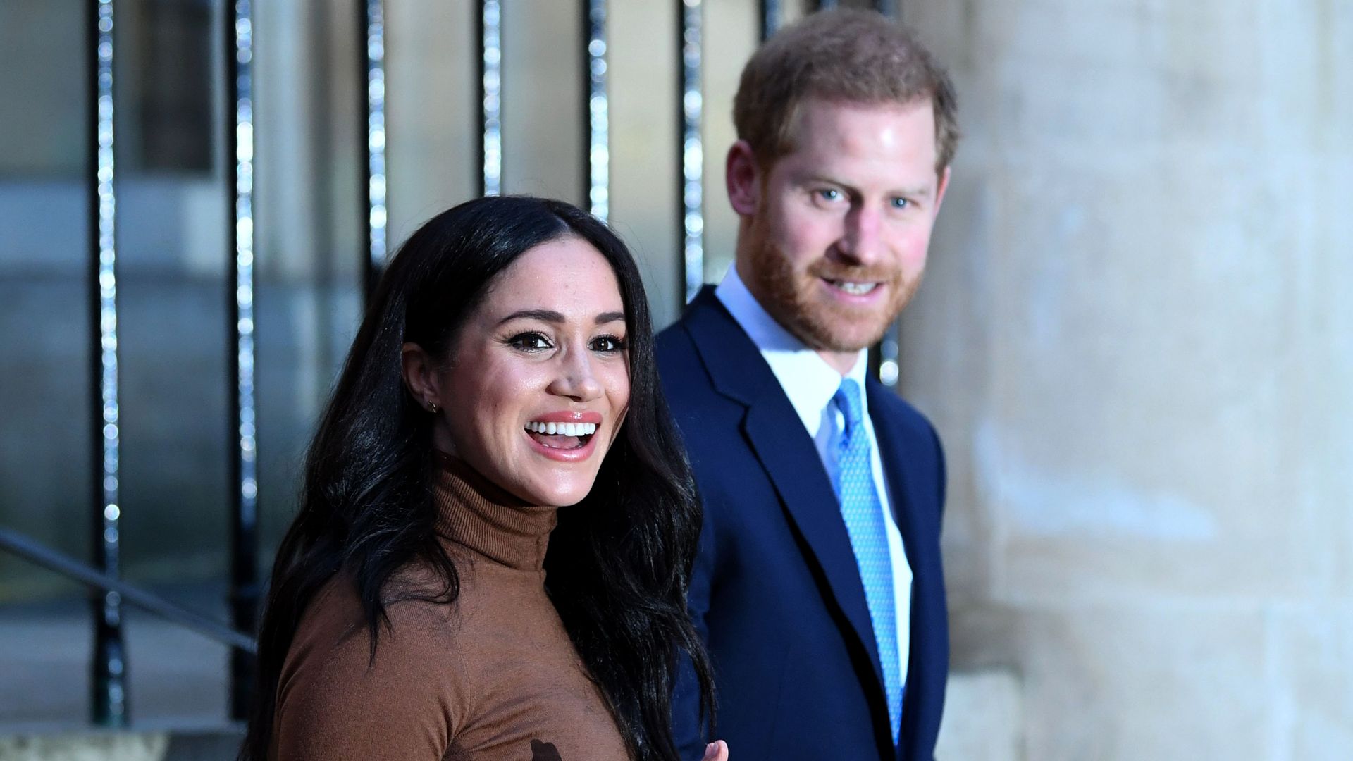Meghan Markle y el príncipe Harry hacen su primera aparición pública tras su mudanza a Londres.