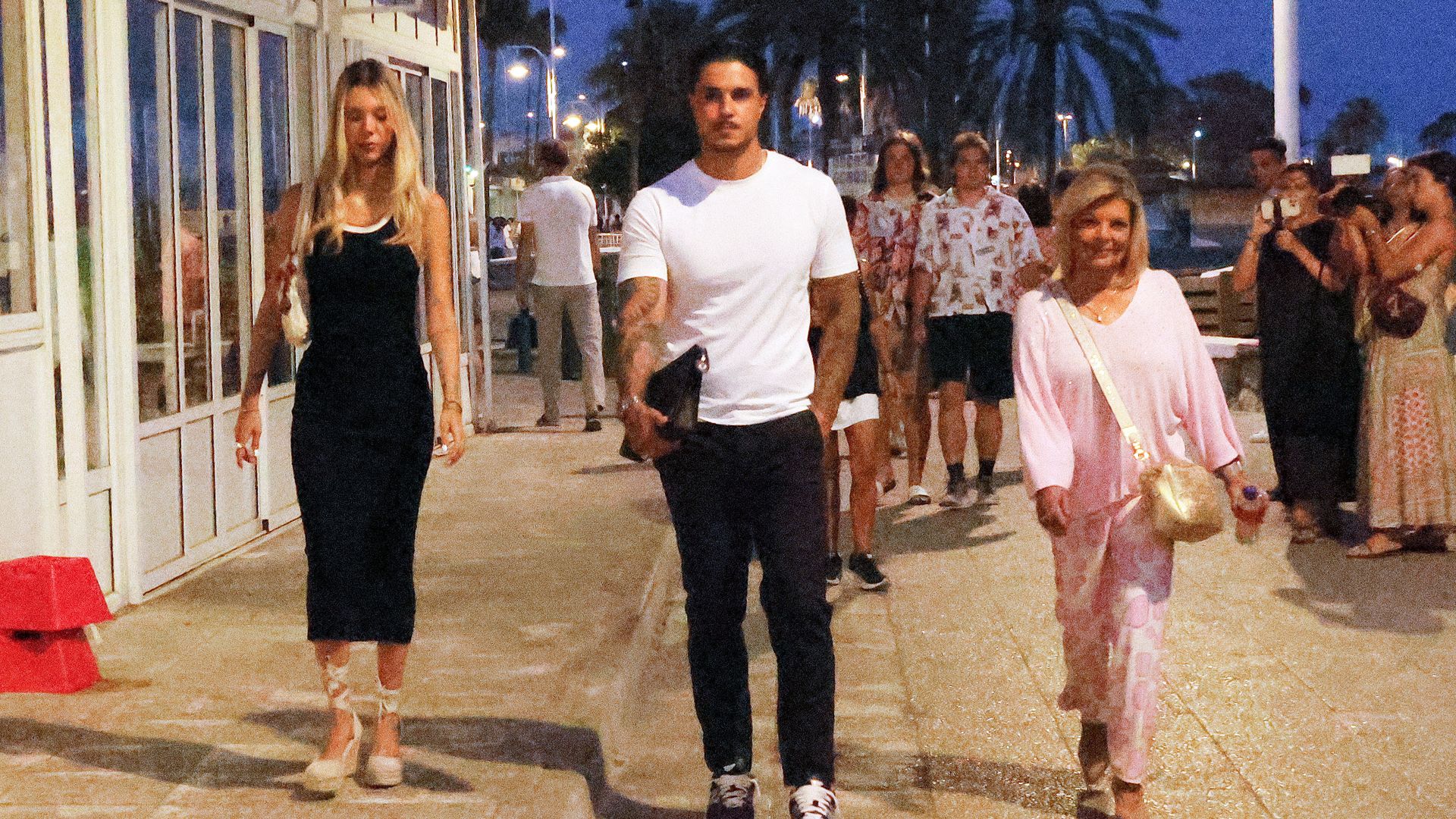 Las imágenes del reencuentro de Terelu Campos con Alejandra Rubio y Carlo Costanzia en Málaga