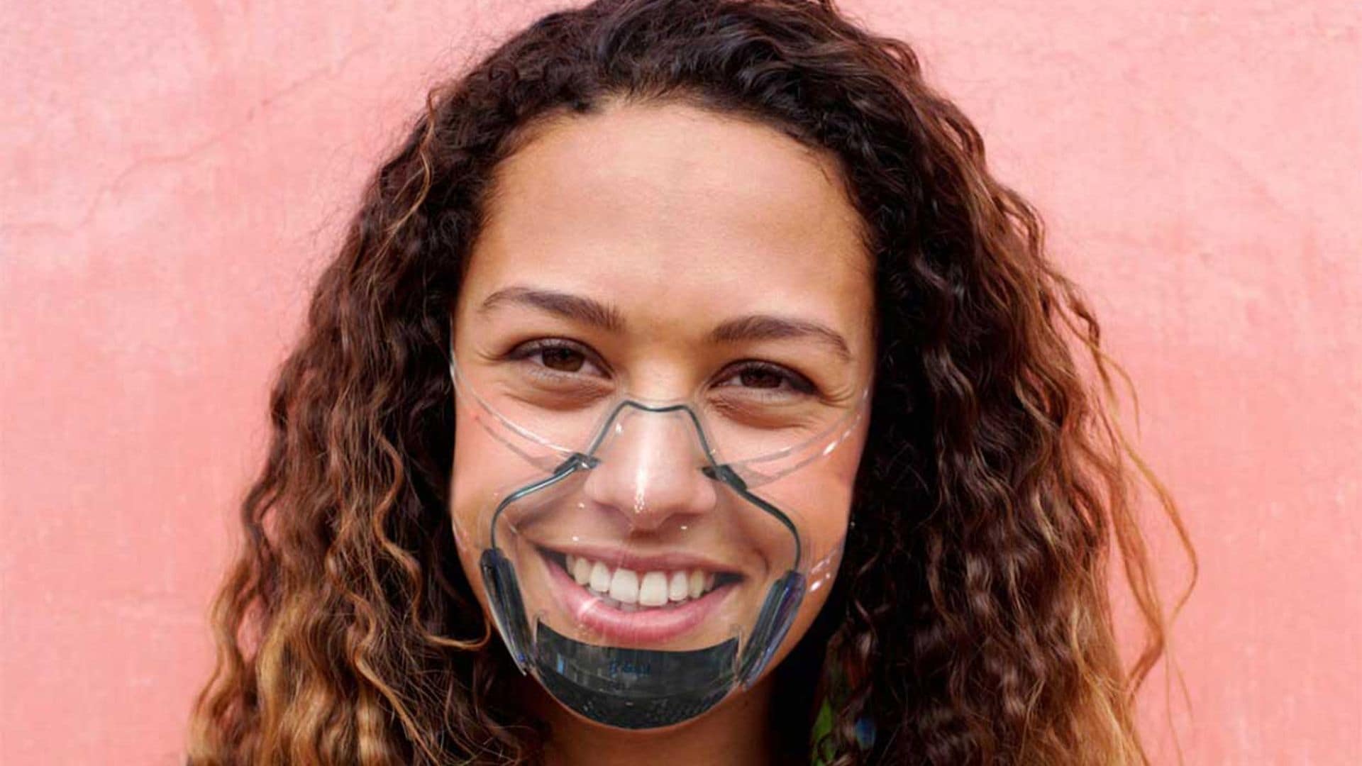 La última invención: Una mascarilla transparente, más cómoda y capaz de autodesinfectarse