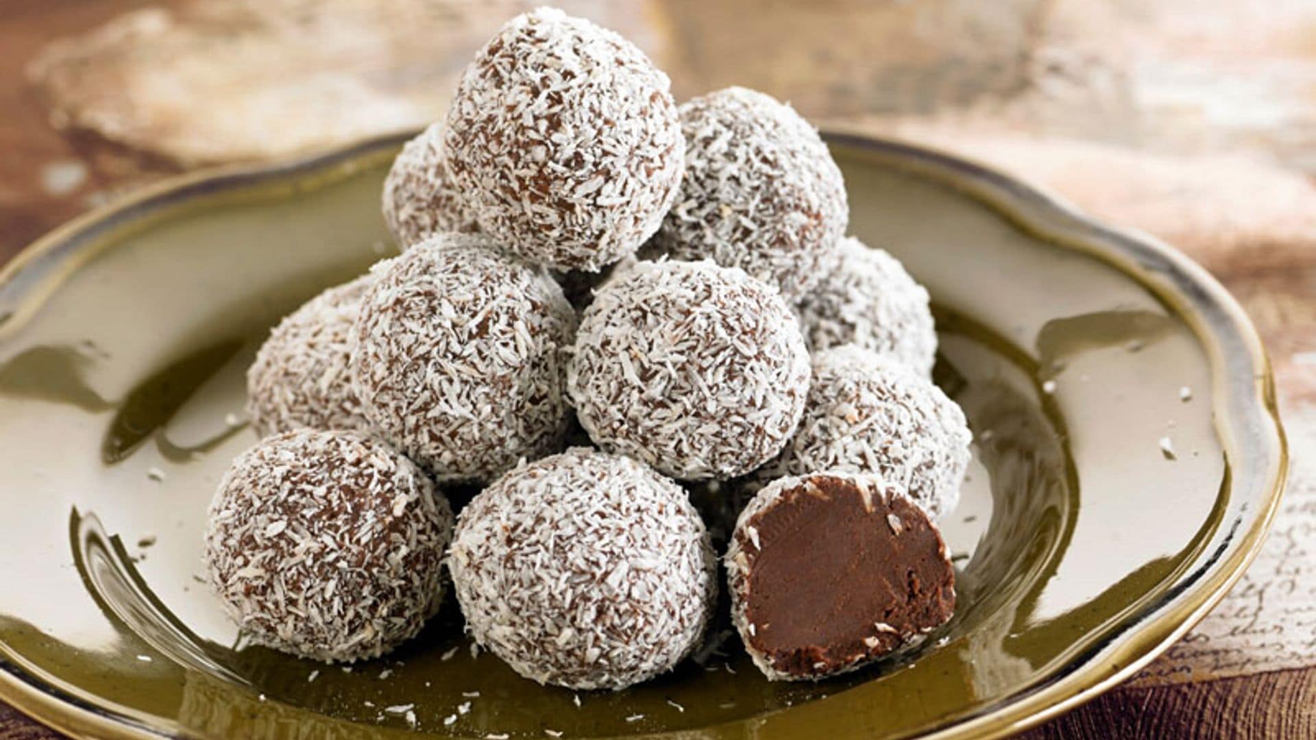 Trufas de chocolate al limón con coco rallado