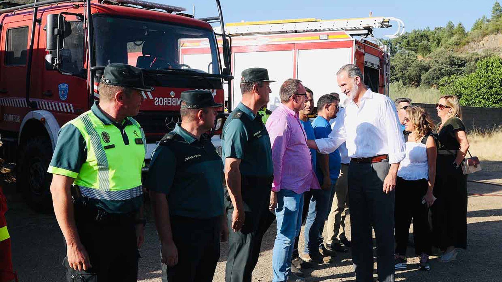 El rey Felipe viaja a Las Hurdes para interesarse por los afectados de los incendios que asolan la comarca
