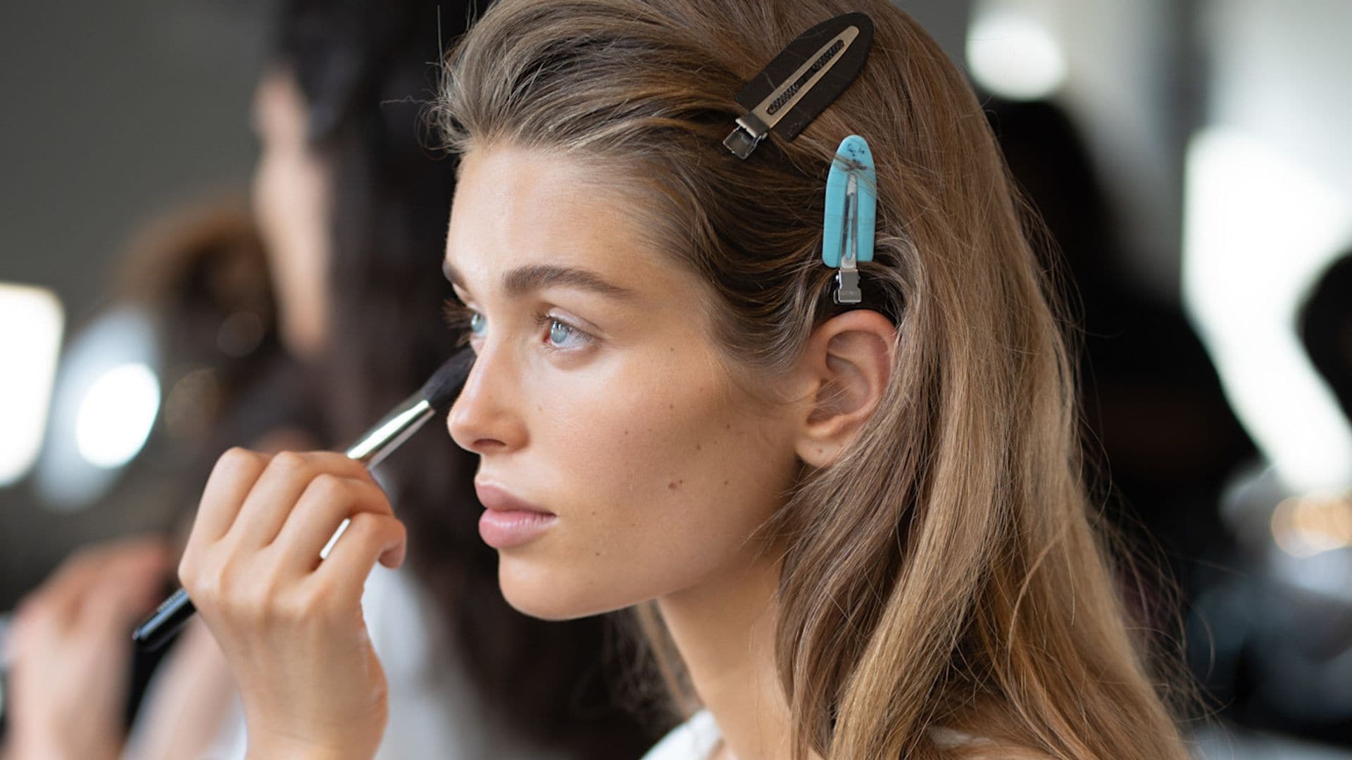 Modelo en el backstage de Altuzarra