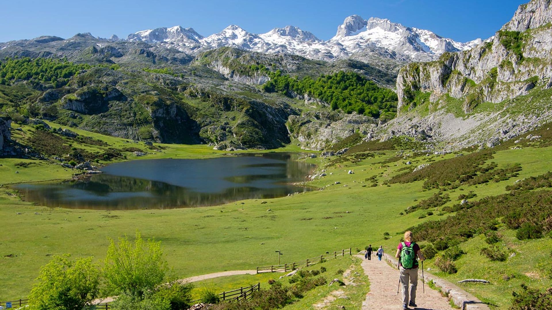 Diez rutas inolvidables (a pie o en coche) por los Picos de Europa
