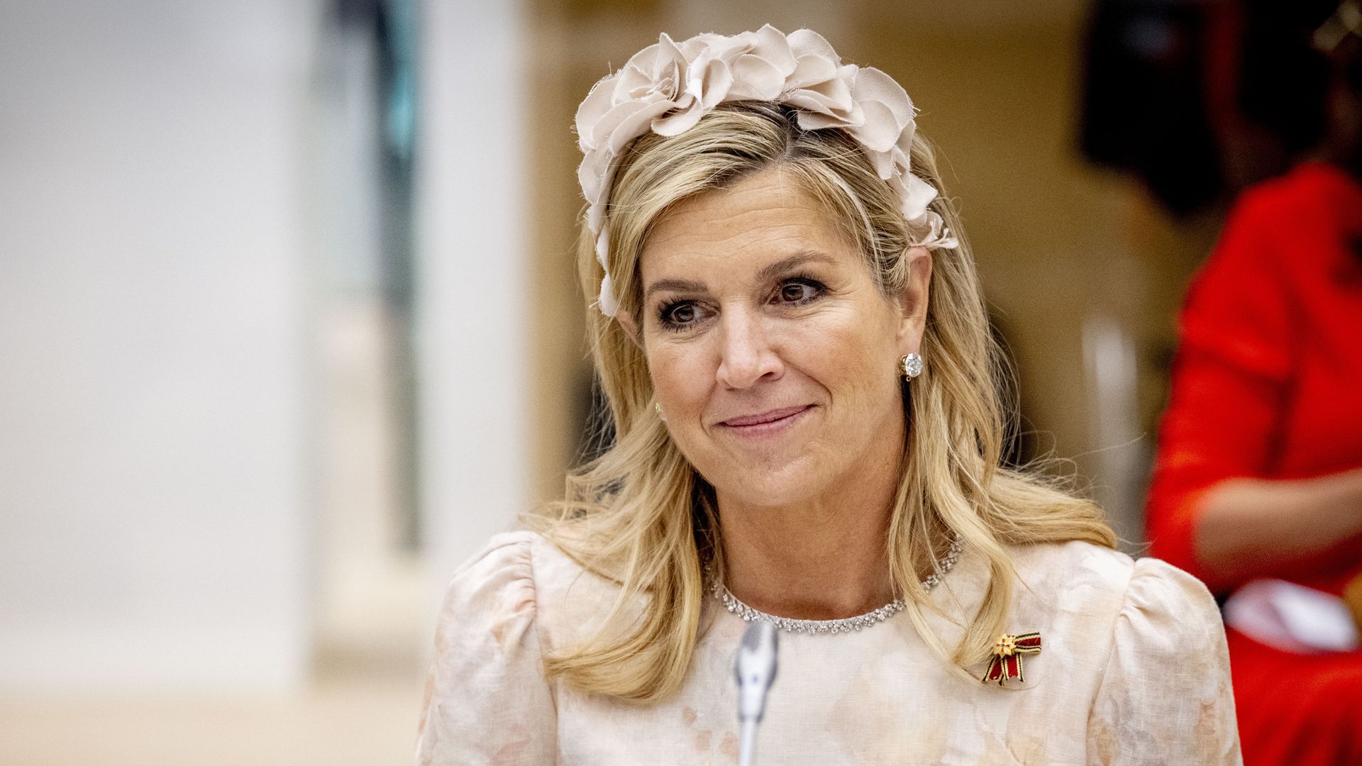 Máxima de Holanda recupera el vestido de lino con flores y cristales que estrenó en la graduación de su hija Amalia