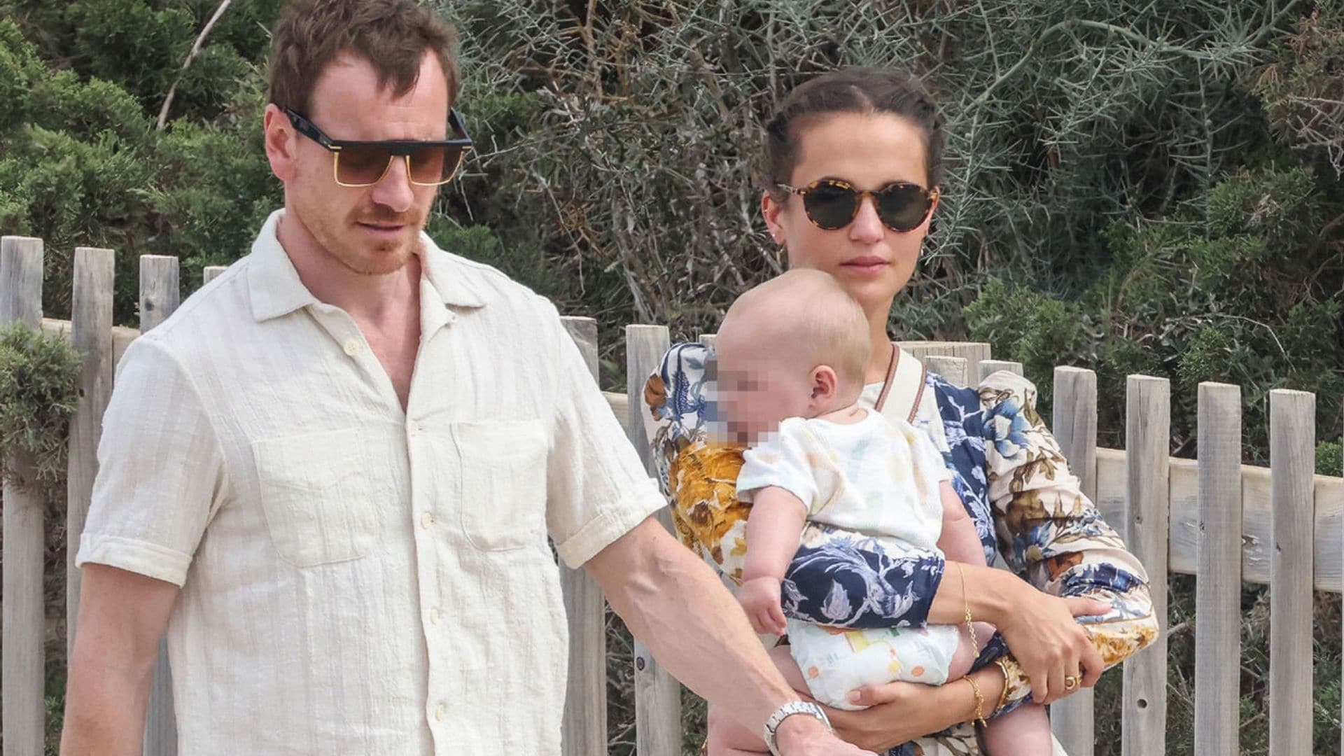 Las imágenes en Ibiza que confirman que Alicia Vikander y Michael Fassbender han sido padres